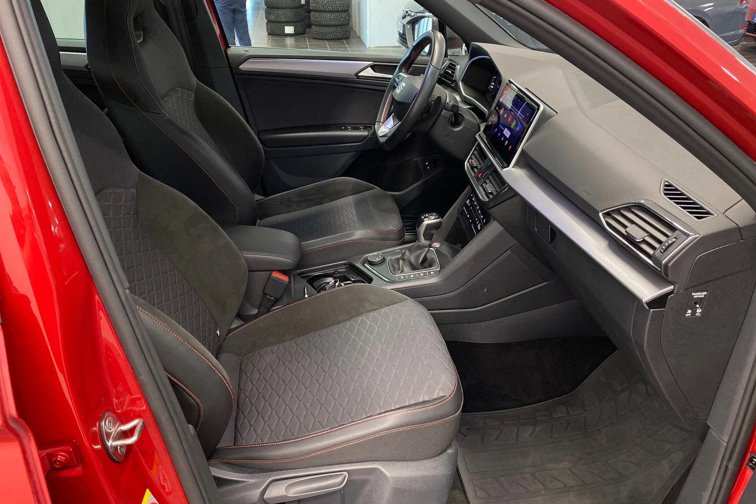 met. punainen SEAT Tarraco 2021 kuva 18.