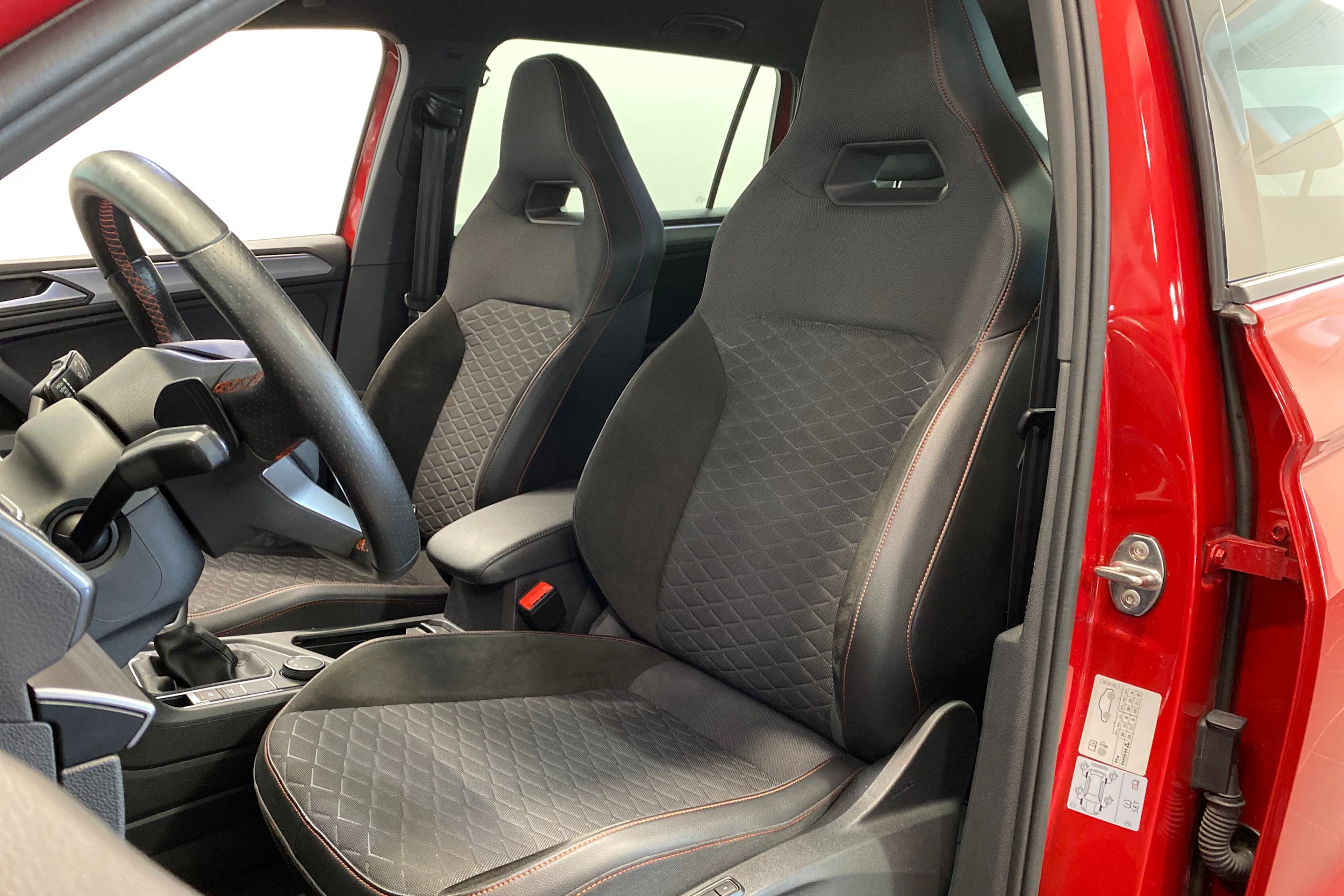 met. punainen SEAT Tarraco 2021 kuva 34.