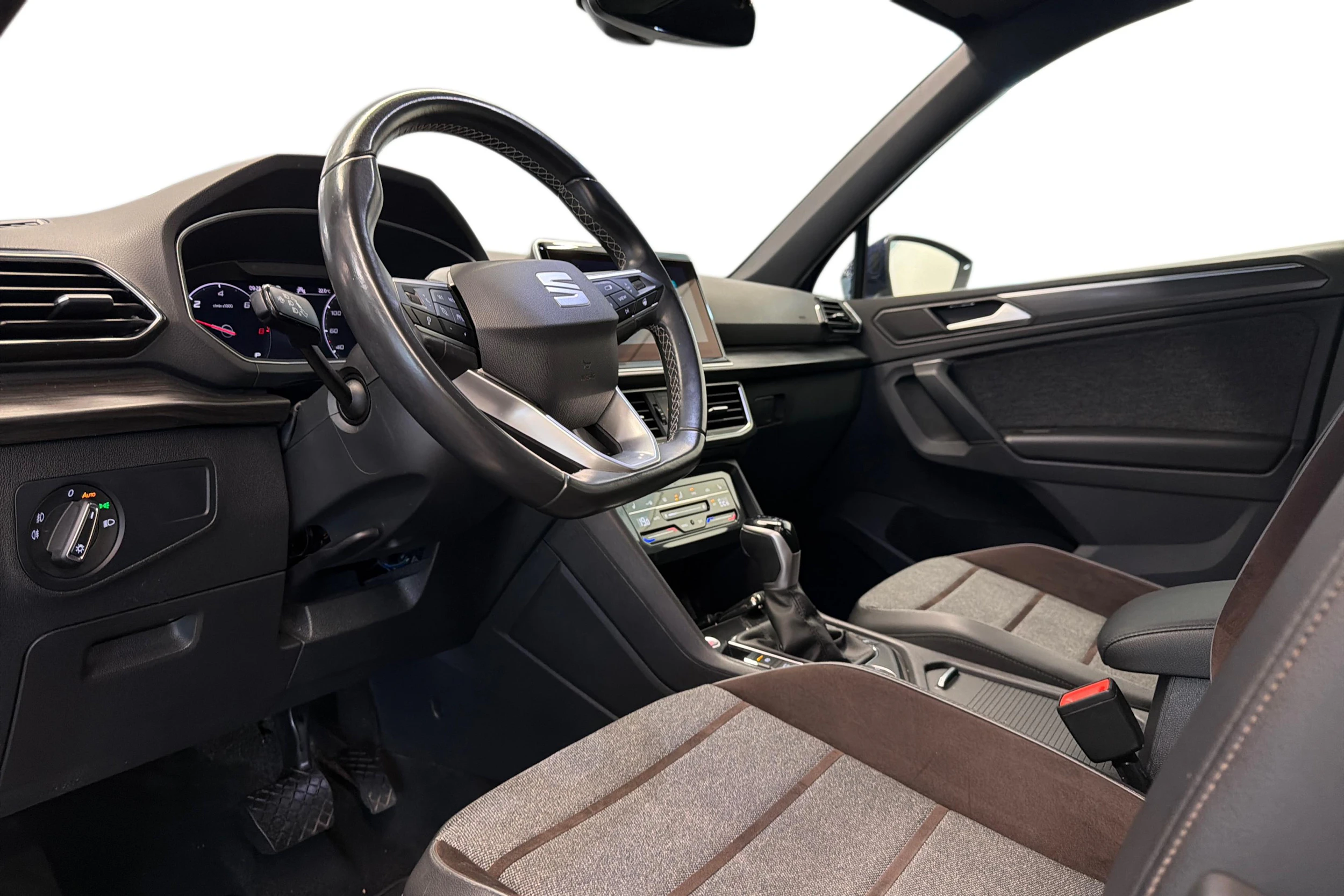 sininen SEAT Tarraco 2021 kuva 6.