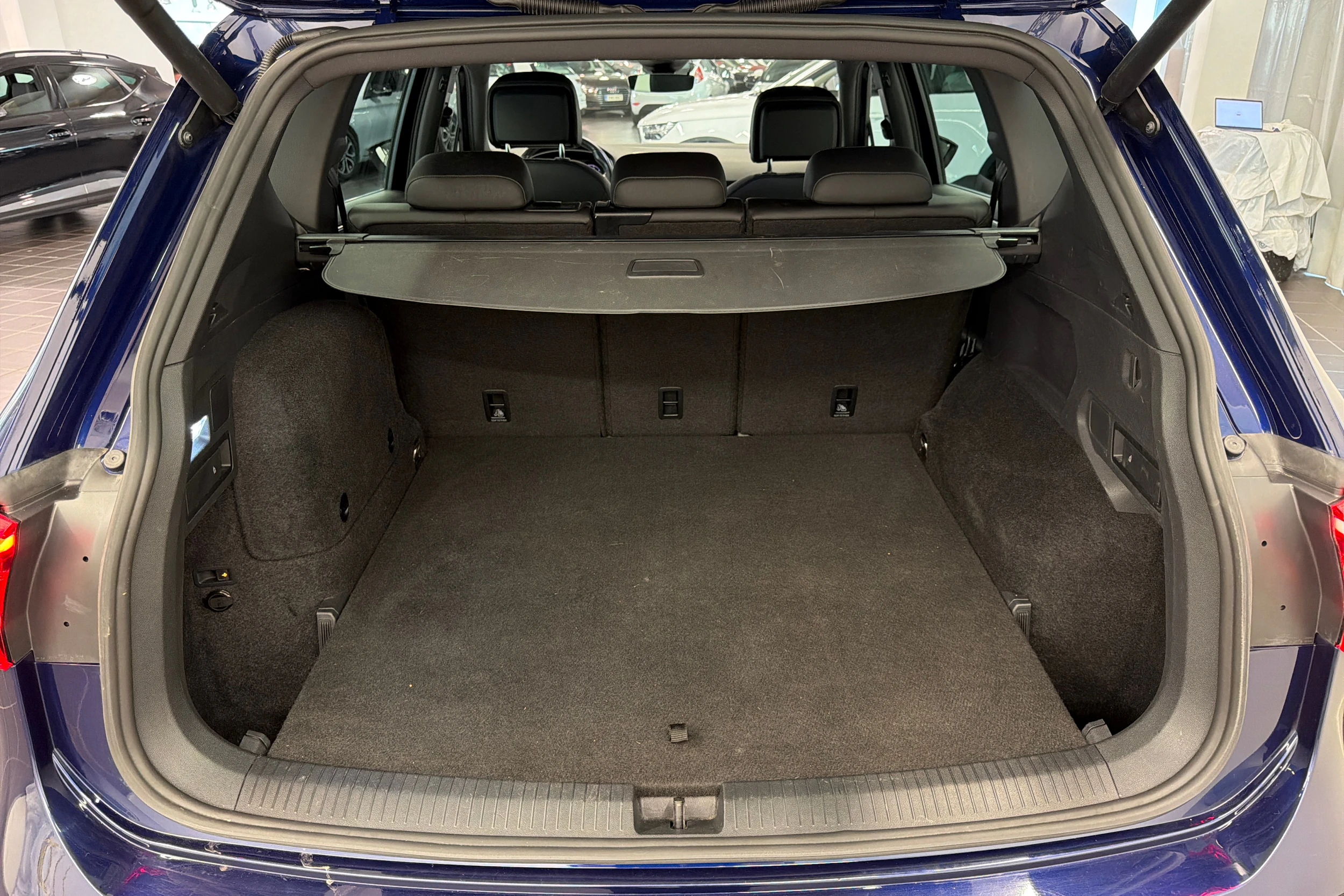 sininen SEAT Tarraco 2021 kuva 11.