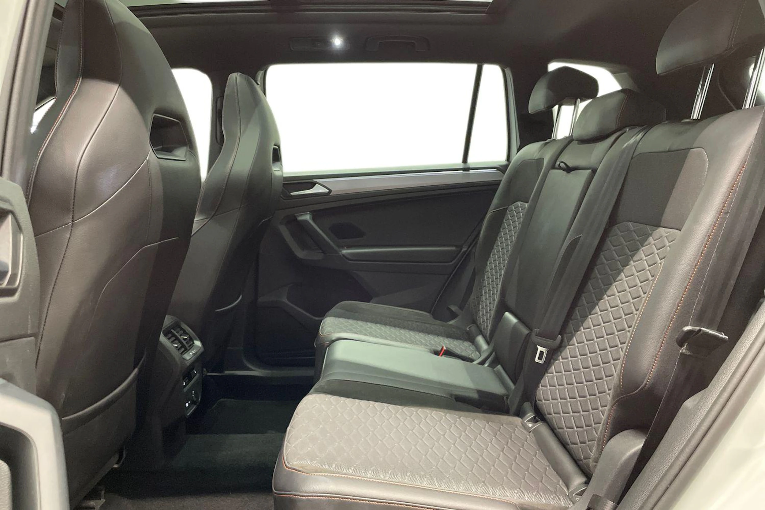 valkoinen SEAT Tarraco 2021 kuva 11.