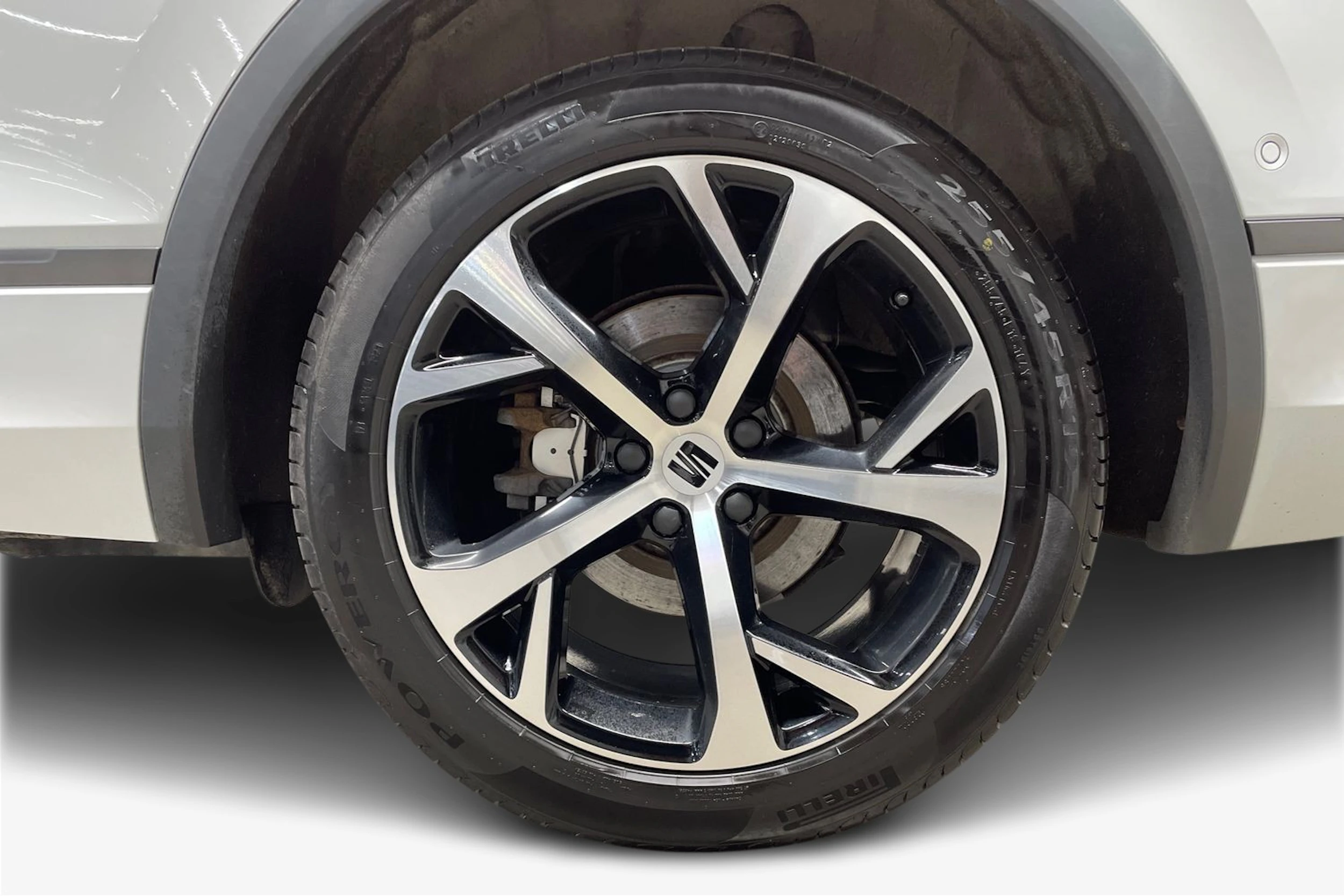 valkoinen SEAT Tarraco 2021 kuva 12.