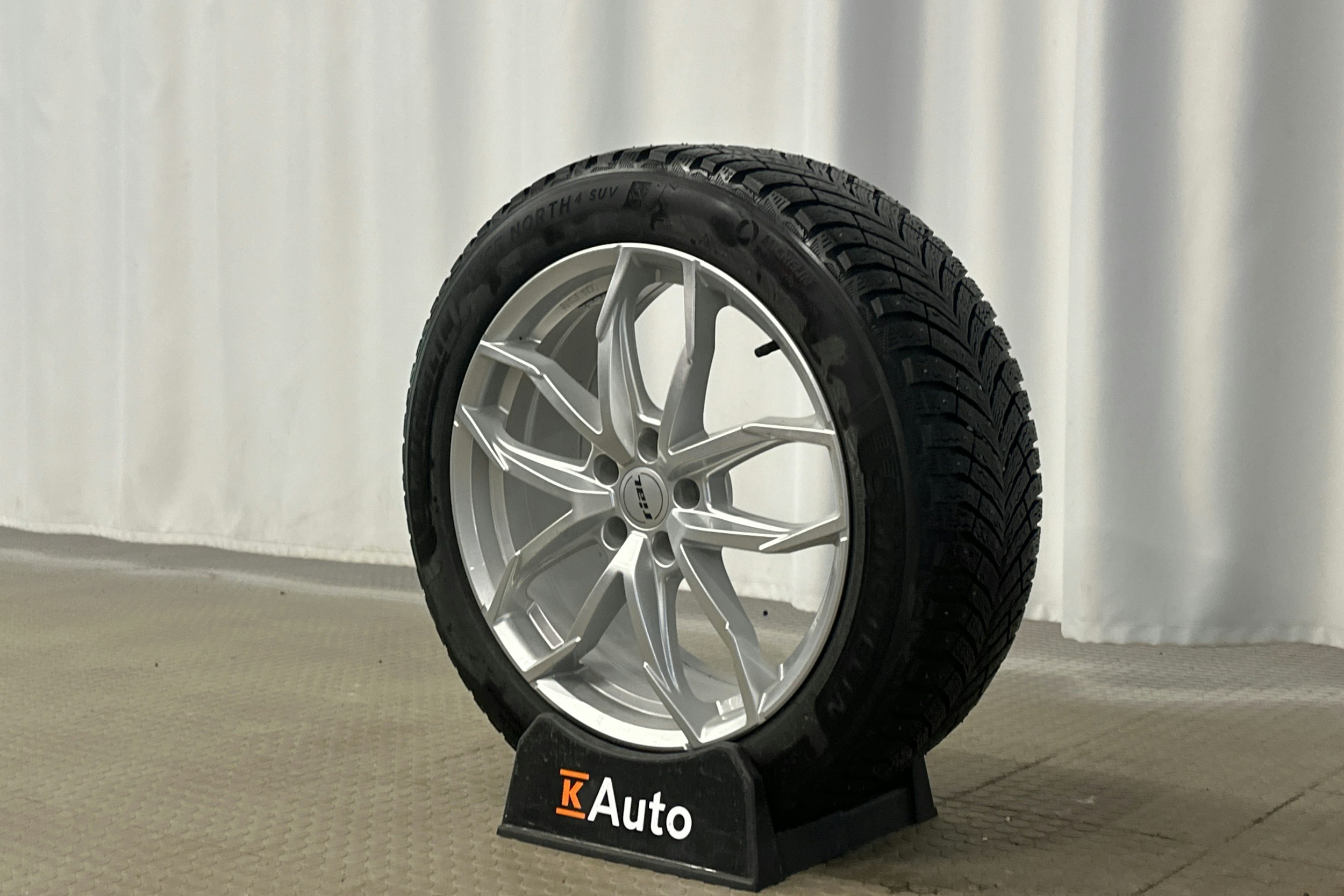 sininen SEAT Tarraco 2021 kuva 13.