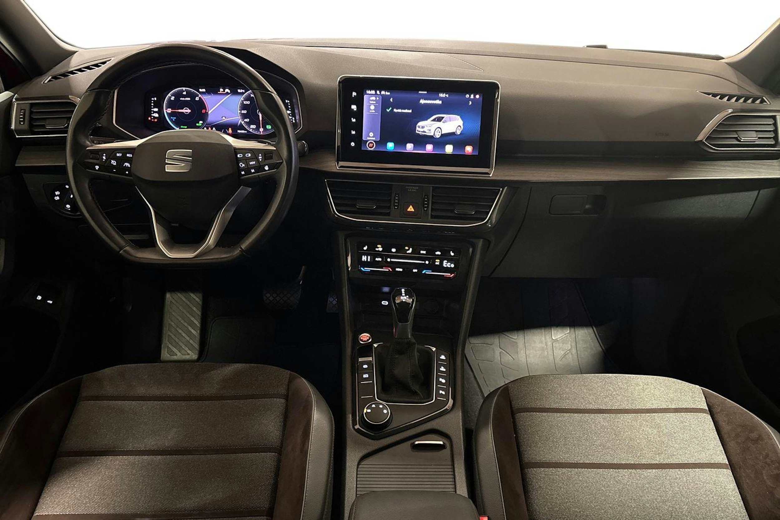 Punainen SEAT Tarraco 2021 kuva 9.