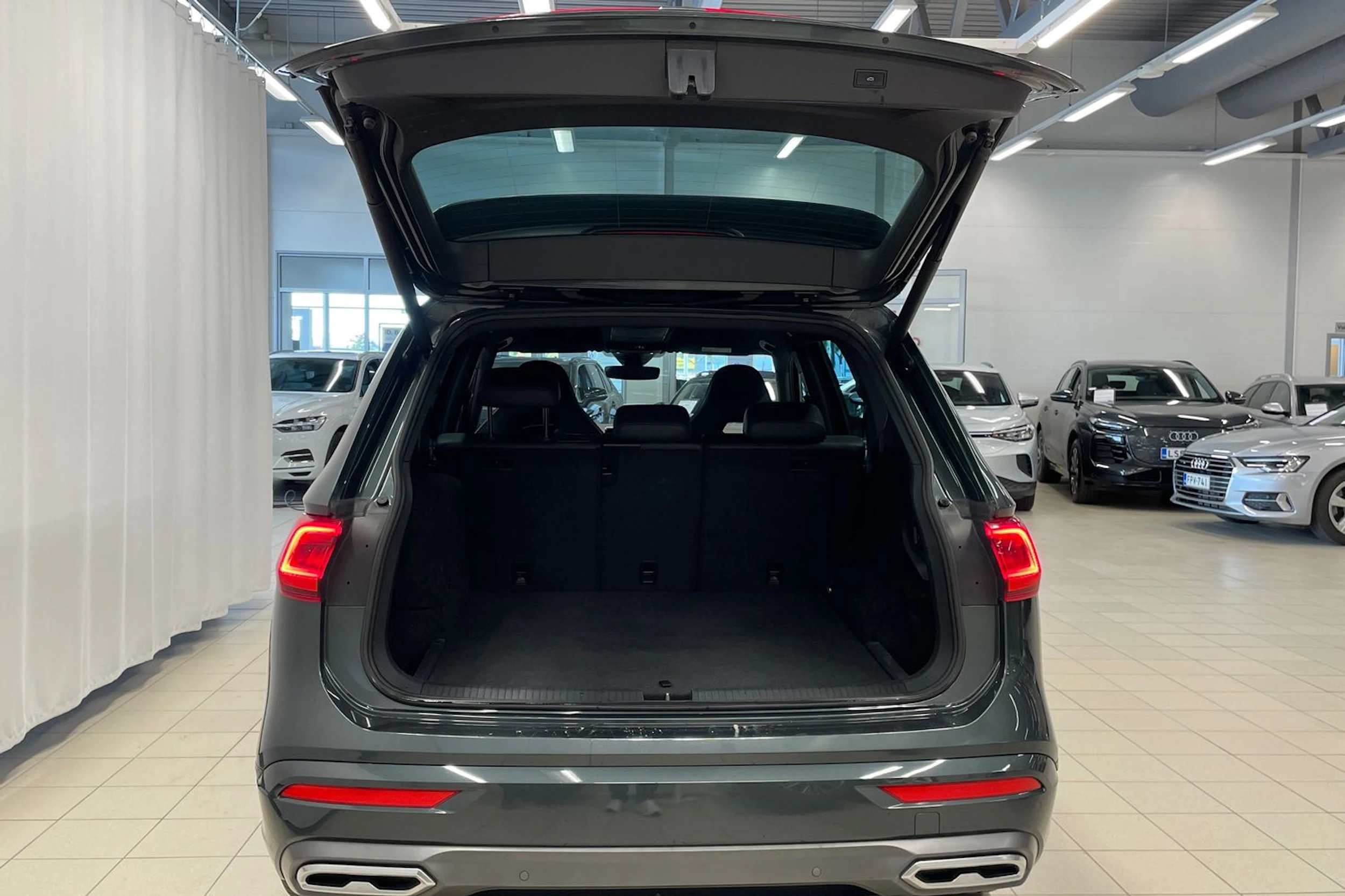 Vihreä SEAT Tarraco 2021 kuva 11.