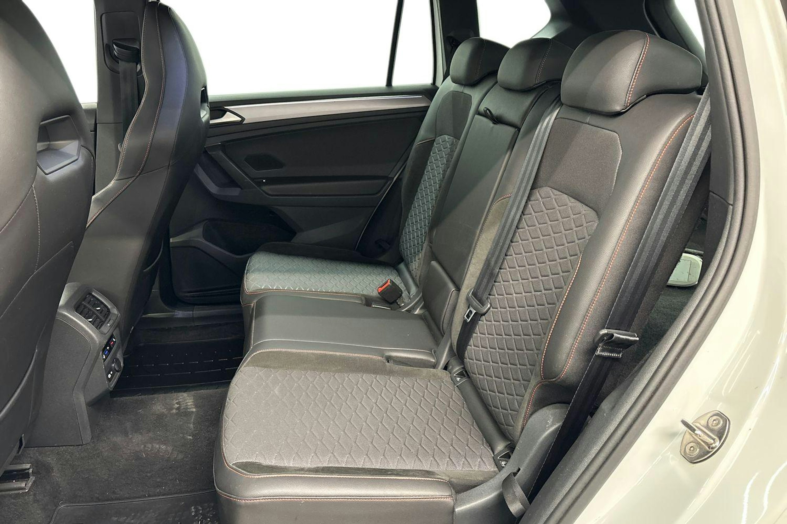 valkoinen SEAT Tarraco 2021 kuva 10.