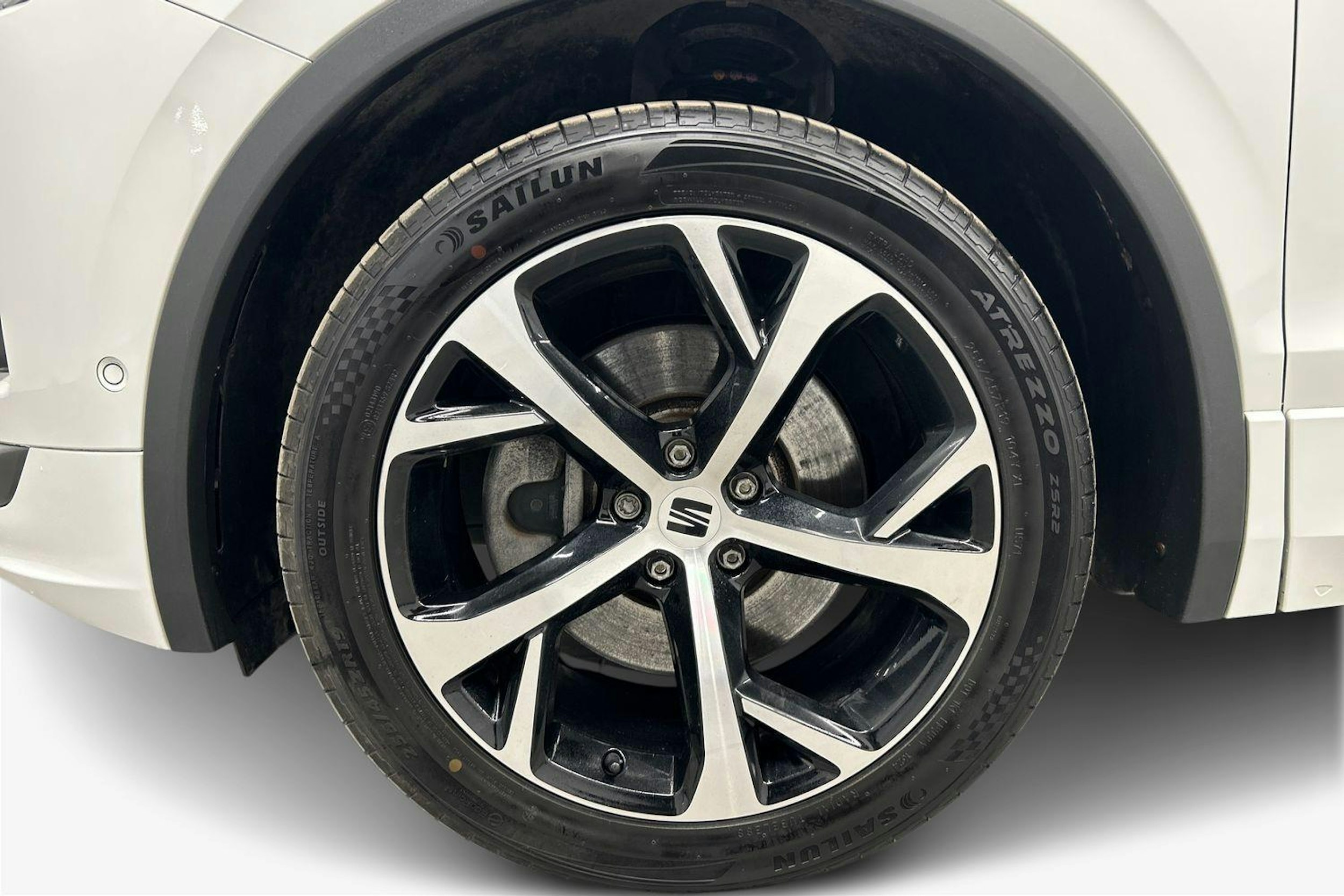 valkoinen SEAT Tarraco 2021 kuva 11.