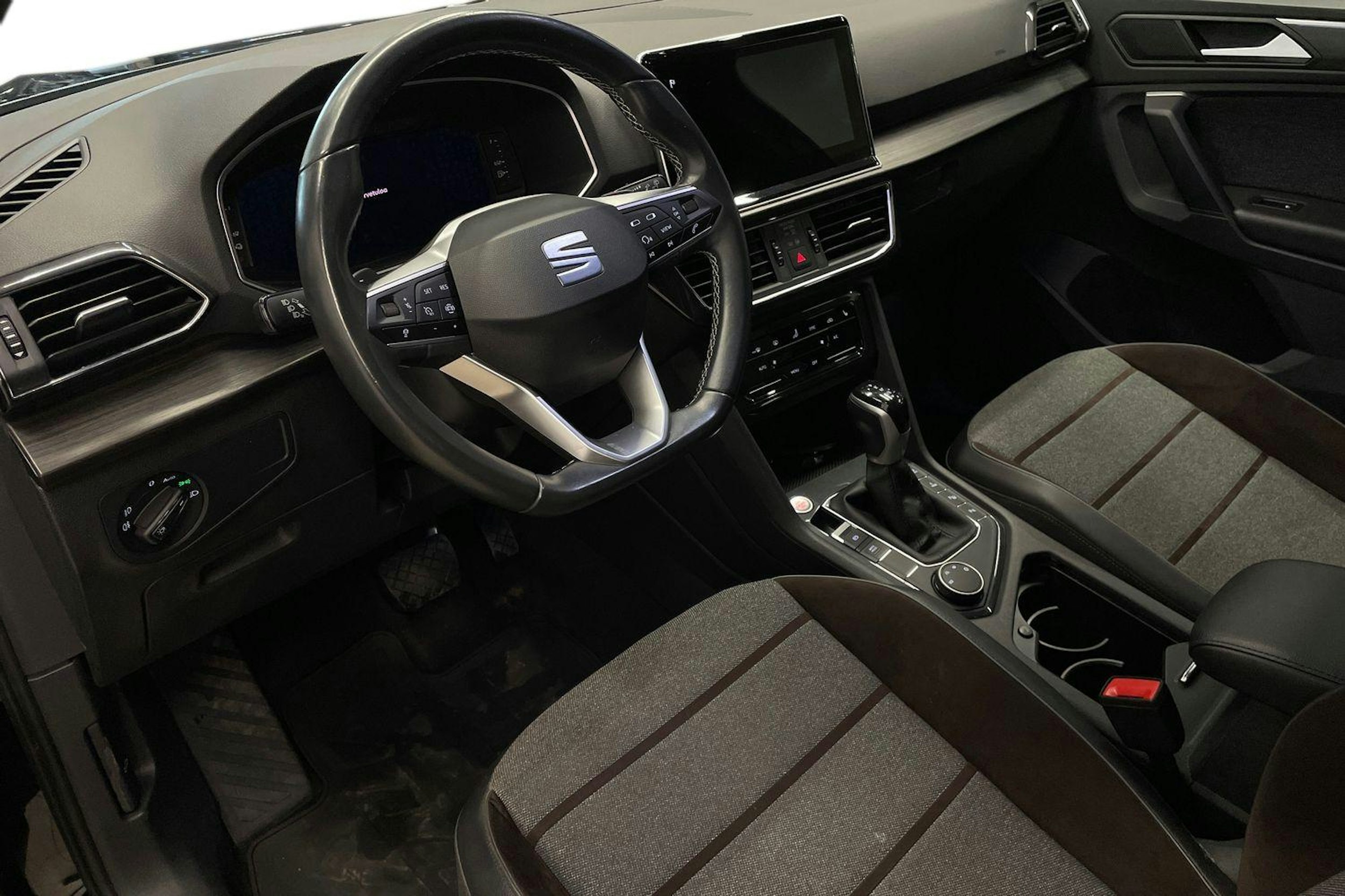 Musta SEAT Tarraco 2022 kuva 7.