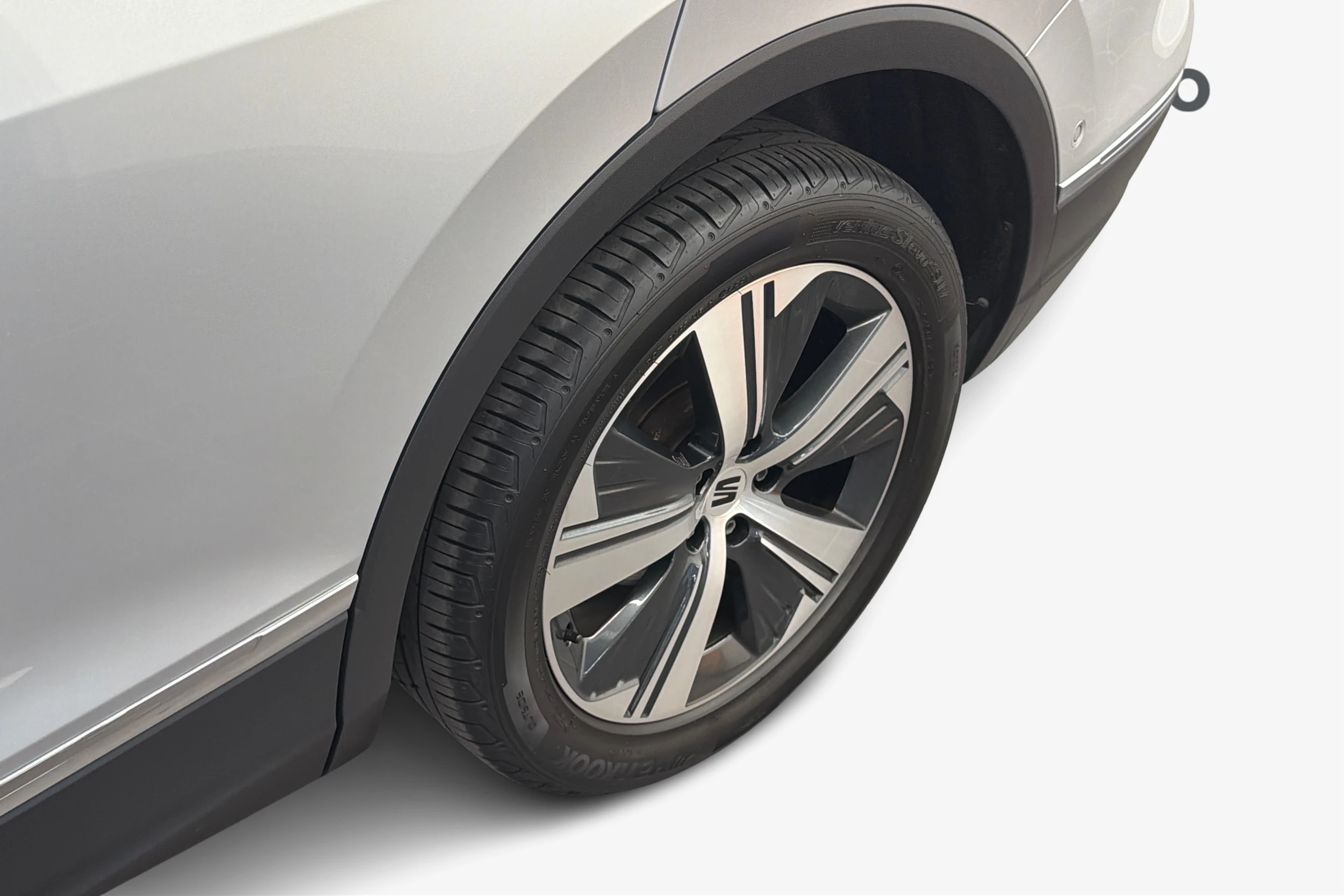 Harmaa SEAT Tarraco 2023 kuva 9.