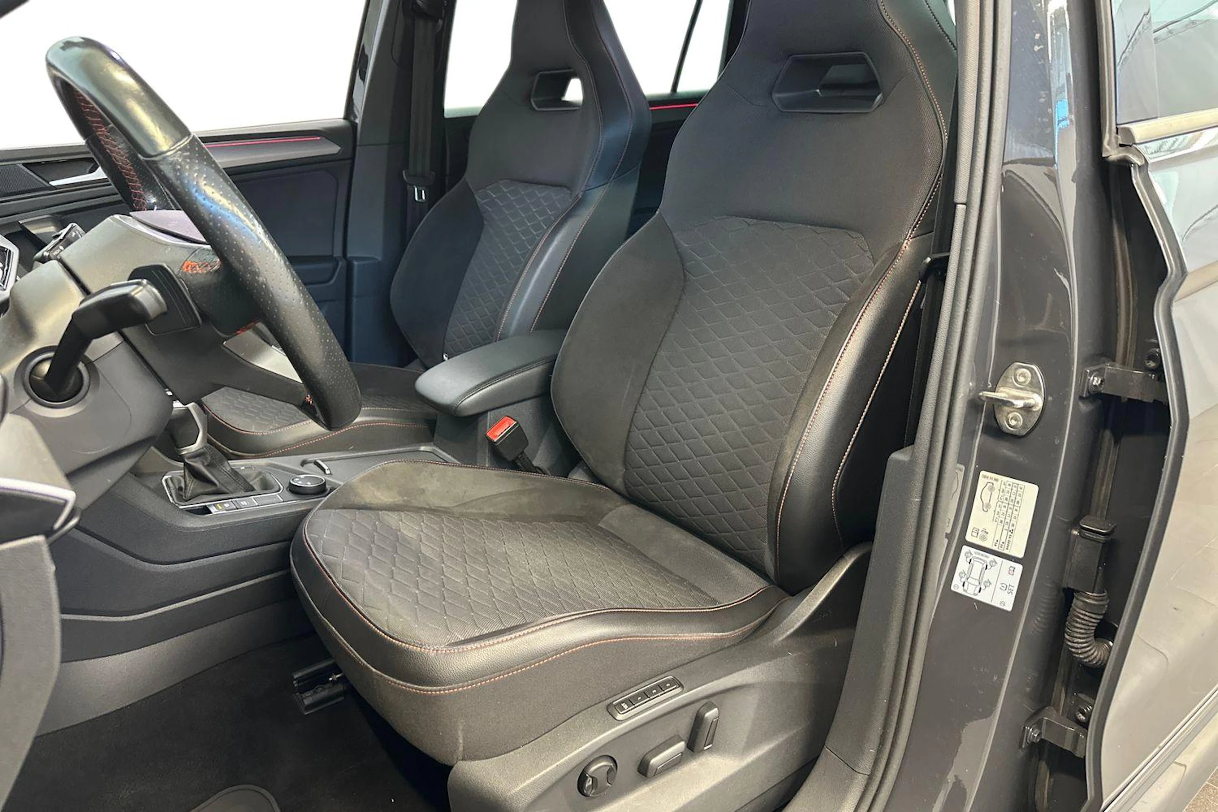 harmaa SEAT Tarraco 2022 kuva 7.