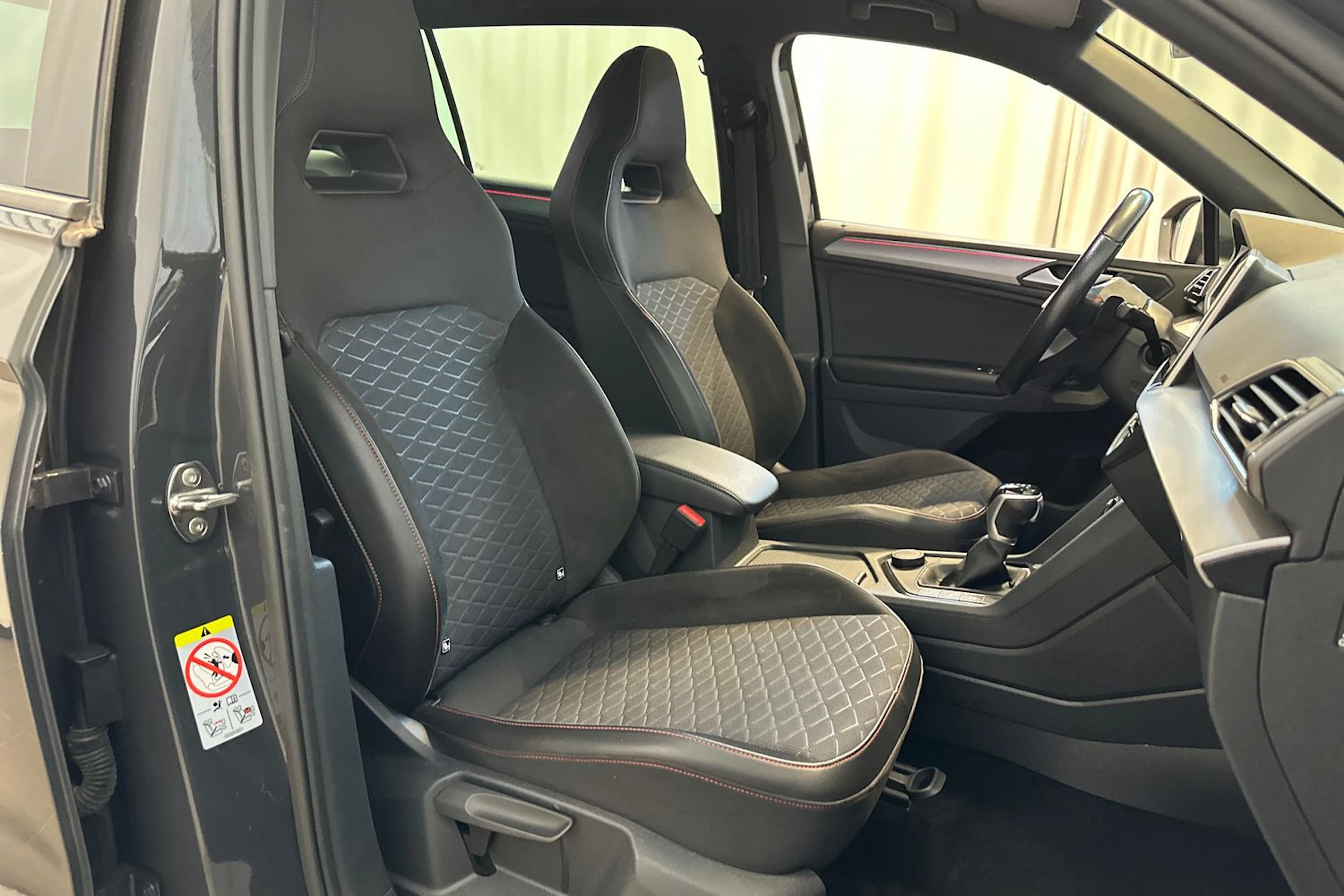 harmaa SEAT Tarraco 2022 kuva 11.