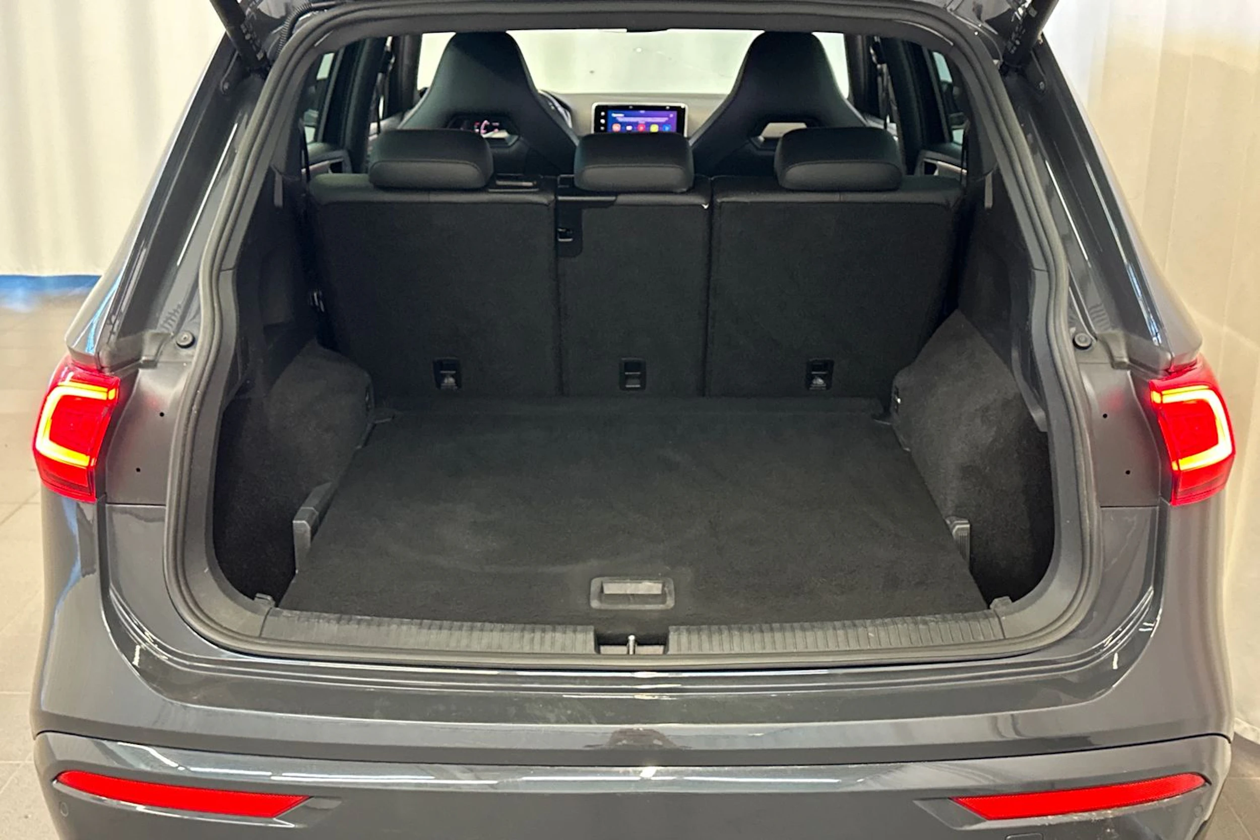 harmaa SEAT Tarraco 2022 kuva 13.