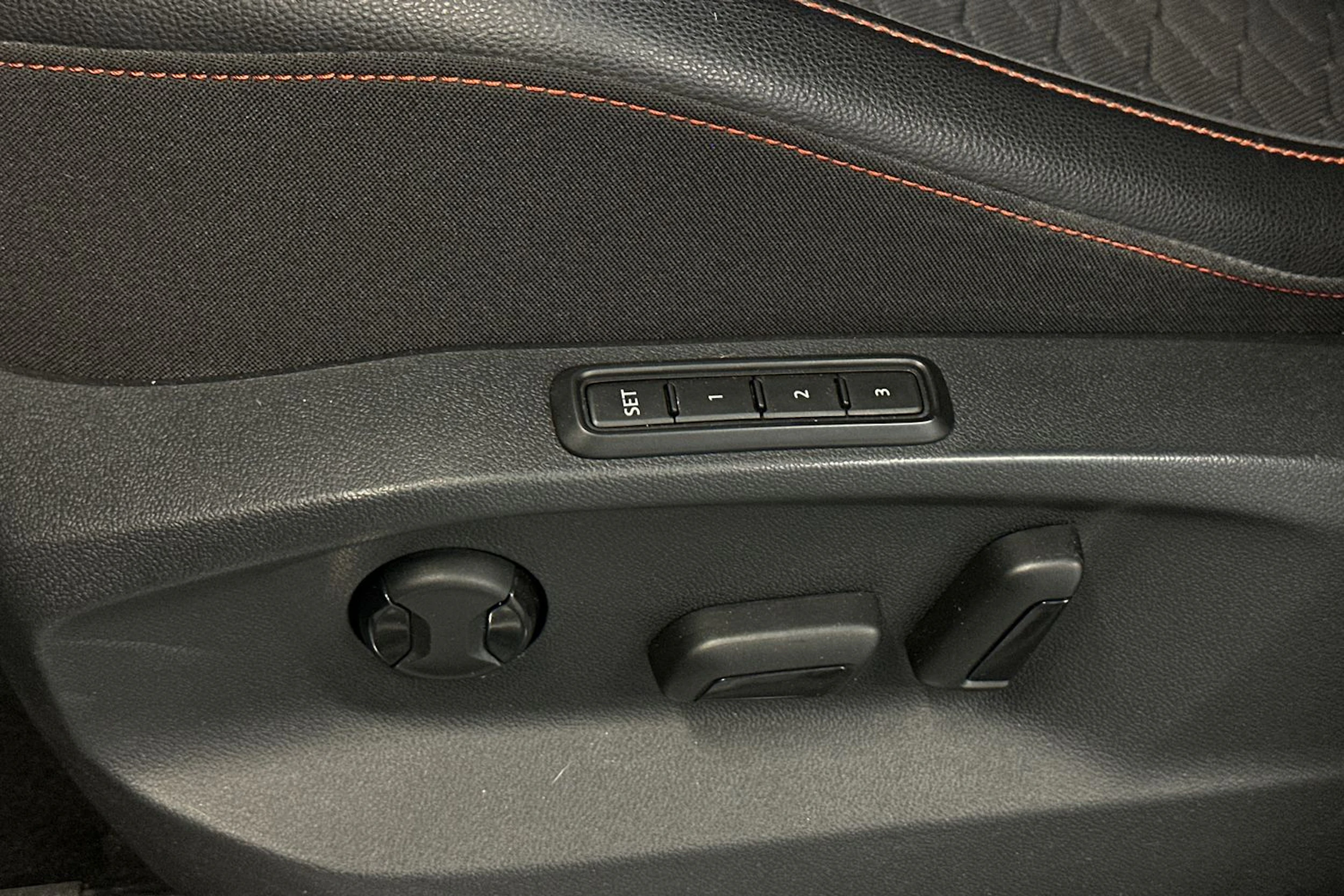 harmaa SEAT Tarraco 2022 kuva 18.