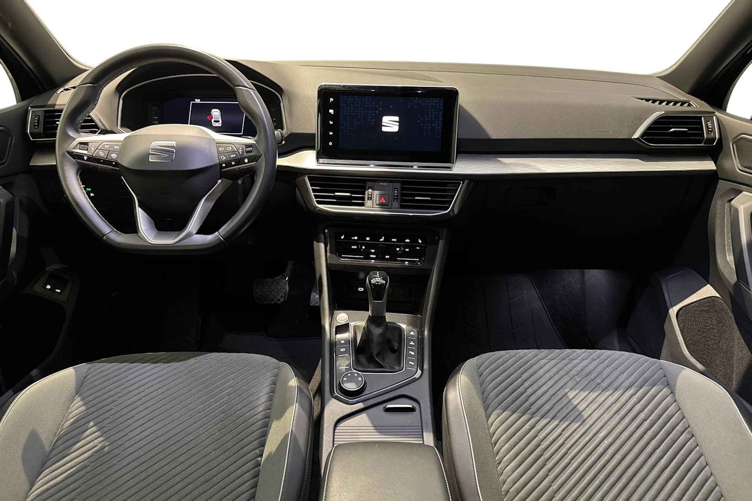 harmaa SEAT Tarraco 2023 kuva 9.