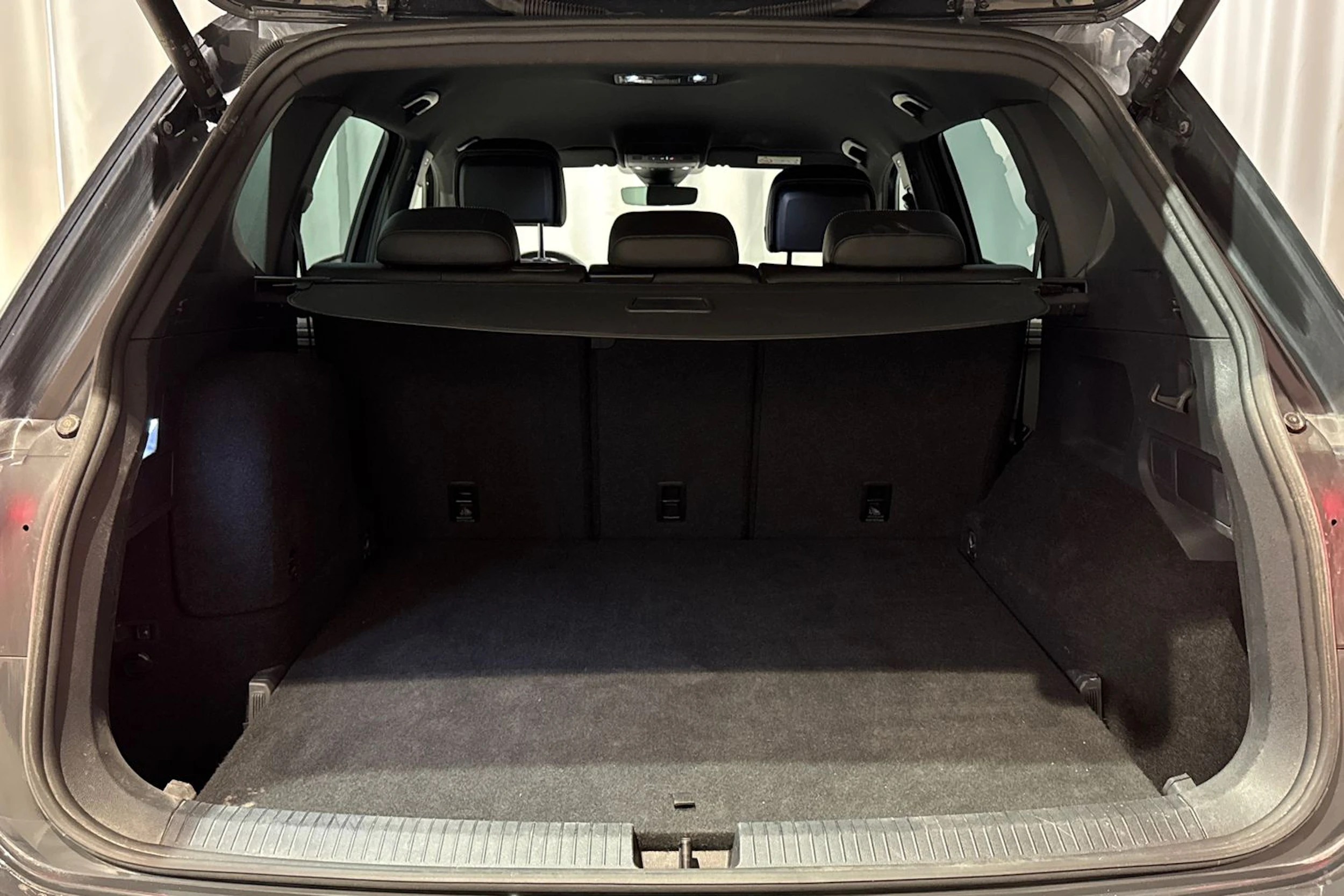 harmaa SEAT Tarraco 2023 kuva 16.