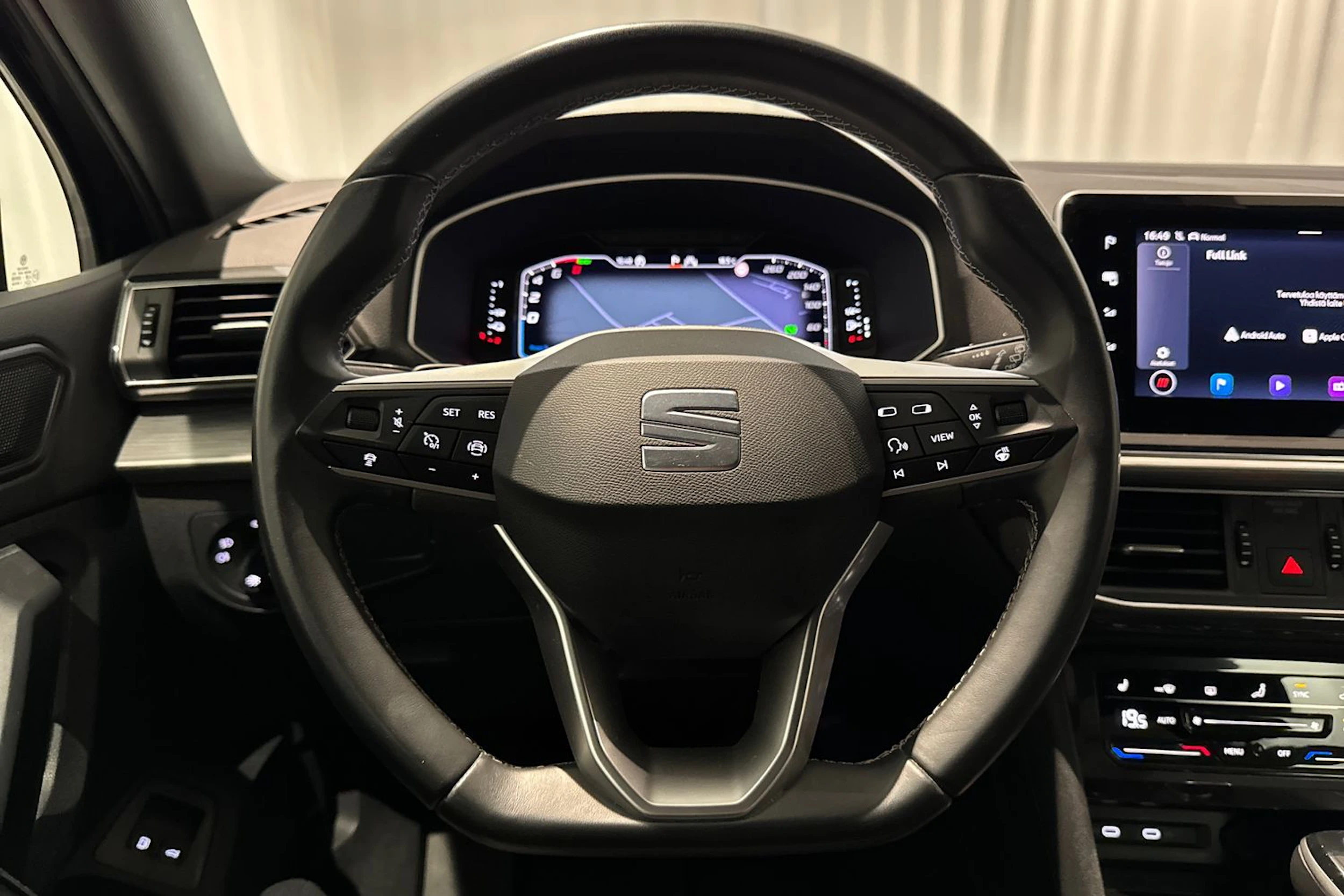 harmaa SEAT Tarraco 2023 kuva 19.