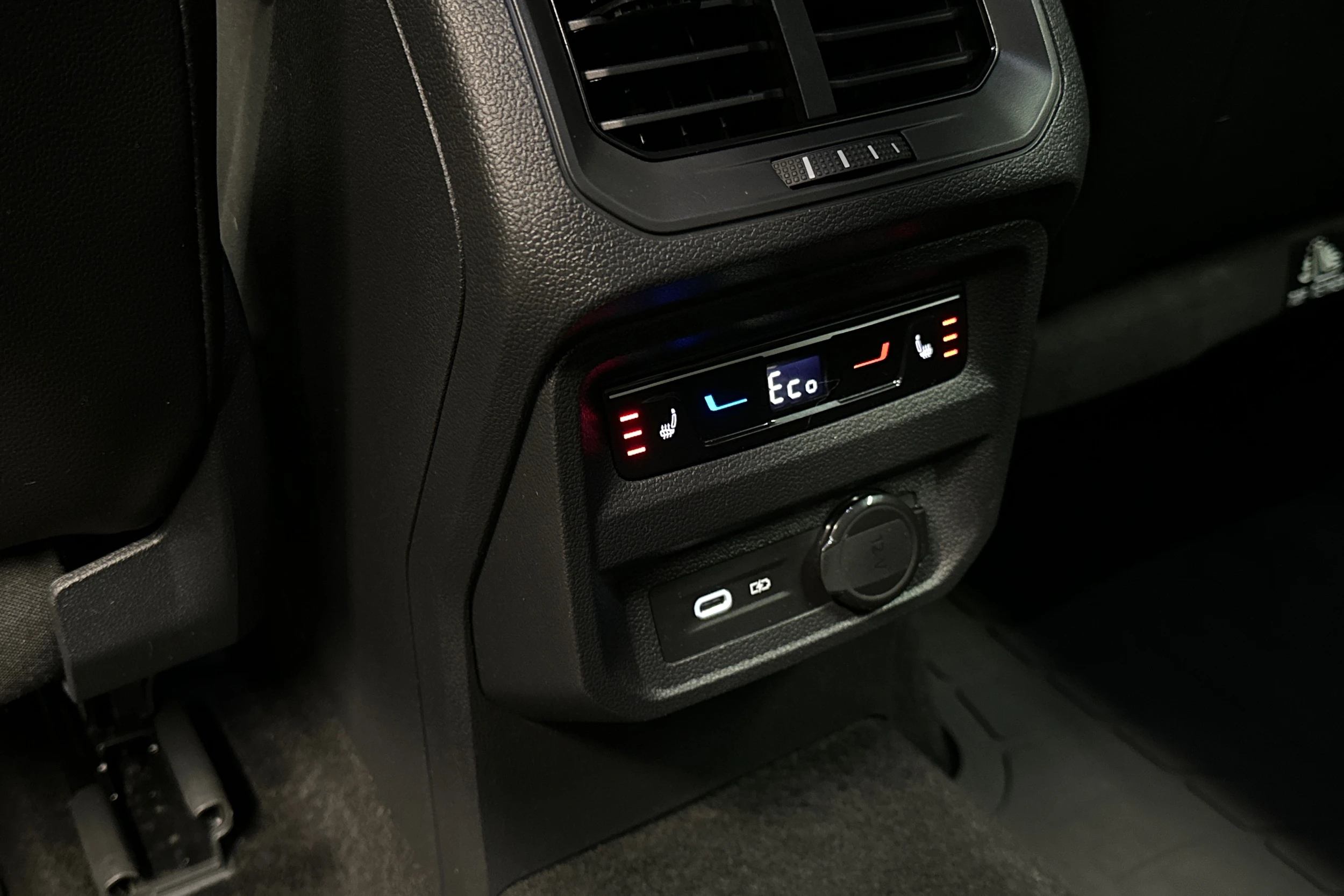 musta SEAT Tarraco 2023 kuva 31.