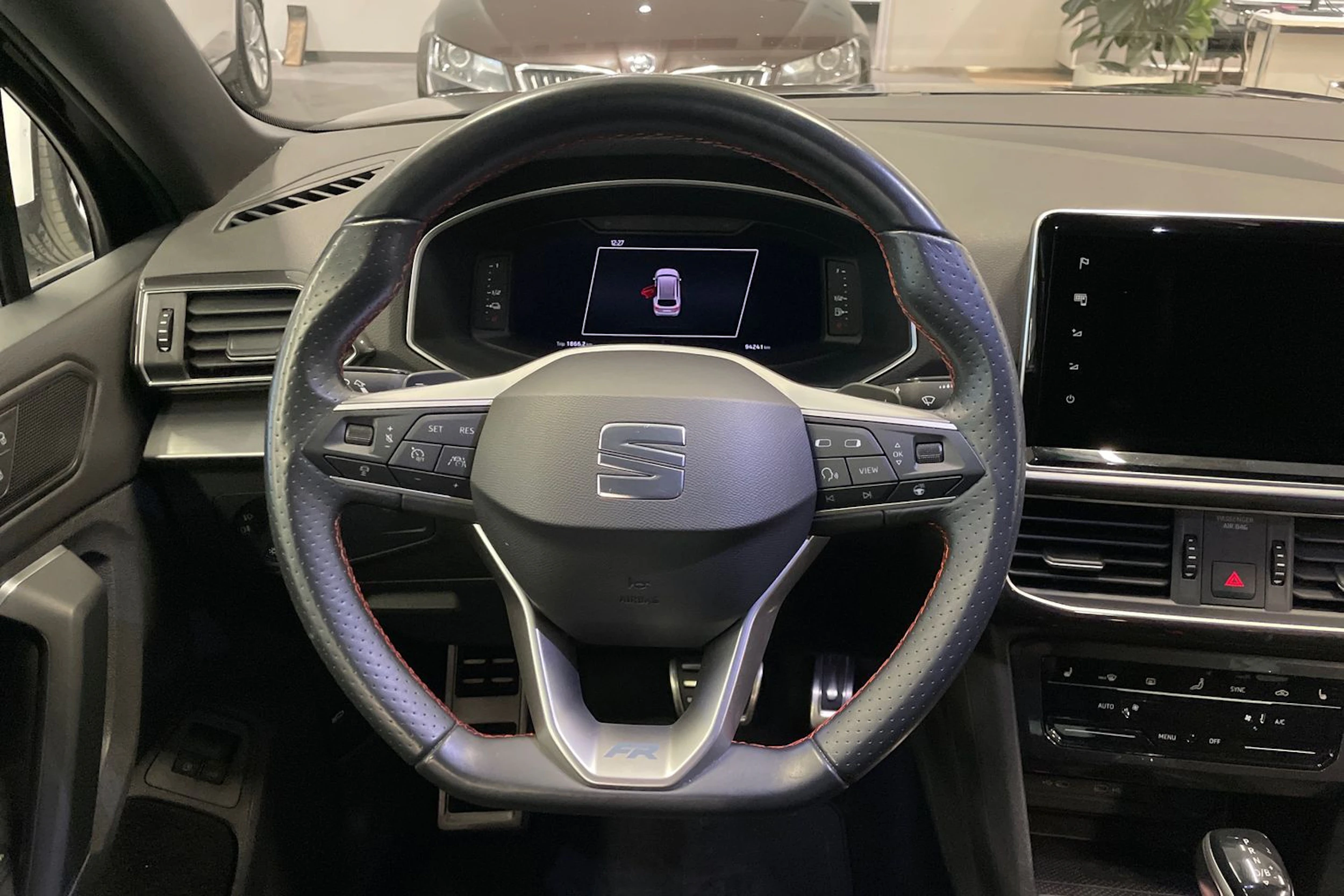 met. musta SEAT Tarraco 2023 kuva 15.