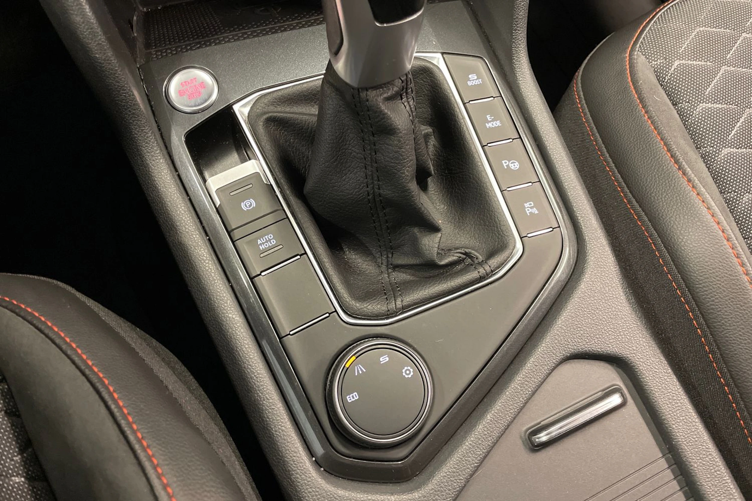 met. musta SEAT Tarraco 2023 kuva 16.