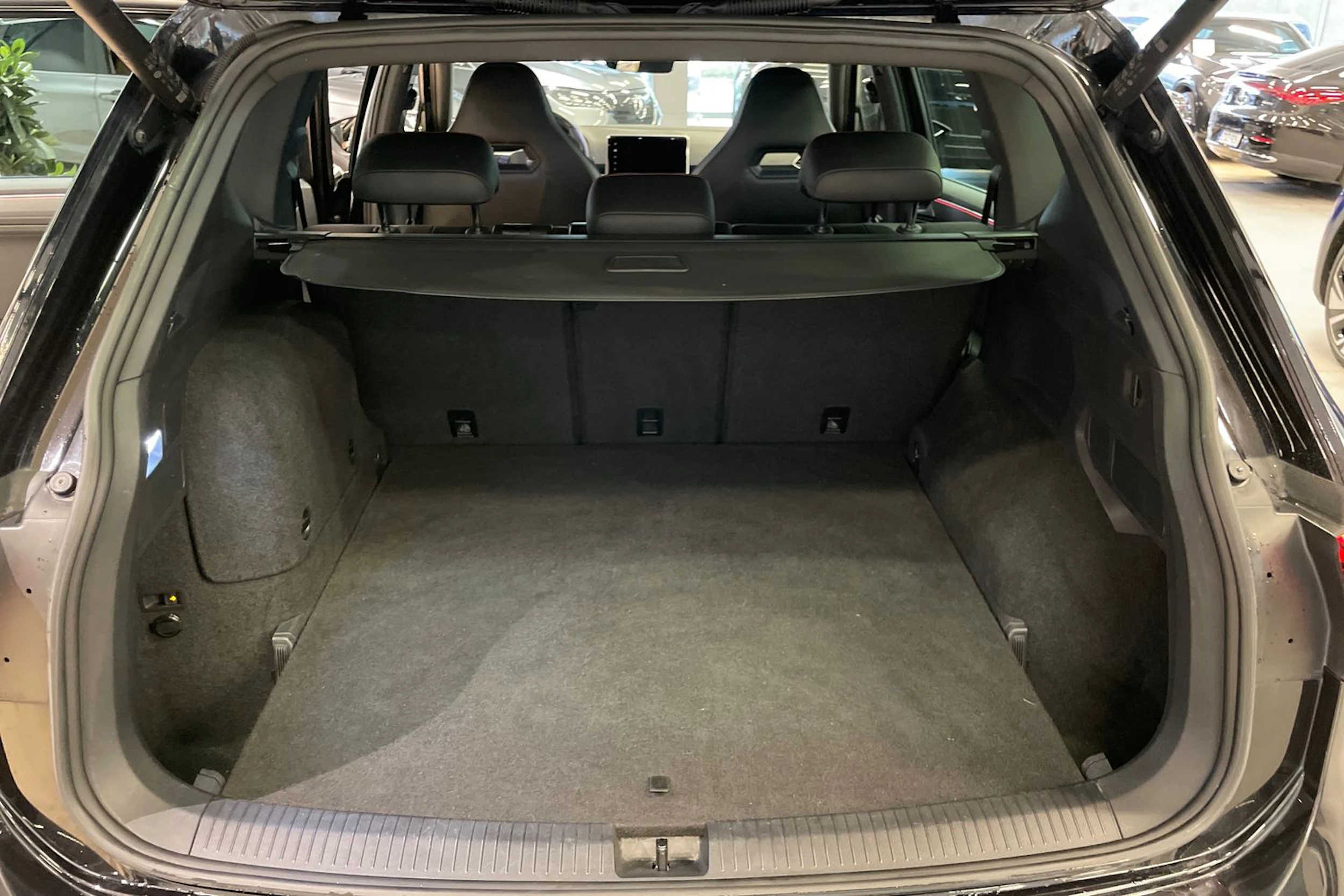 met. musta SEAT Tarraco 2023 kuva 27.