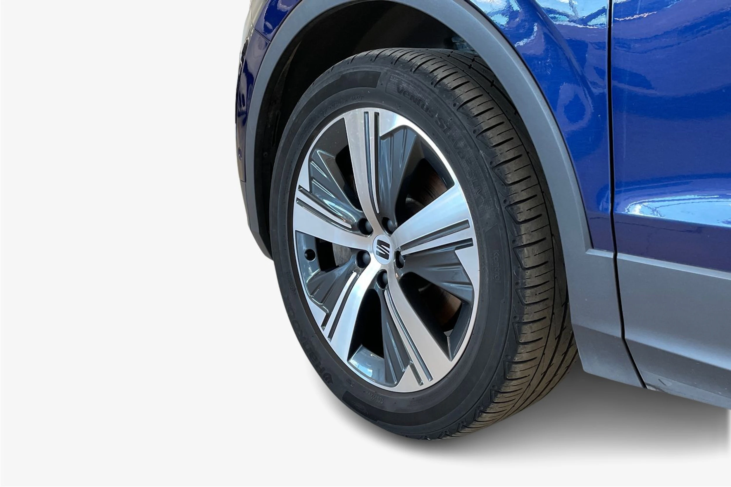 sininen SEAT Tarraco 2023 kuva 9.