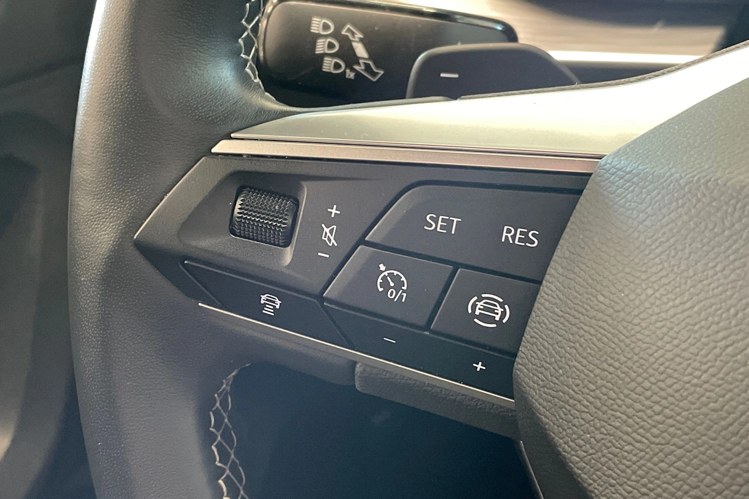 sininen SEAT Tarraco 2023 kuva 16.