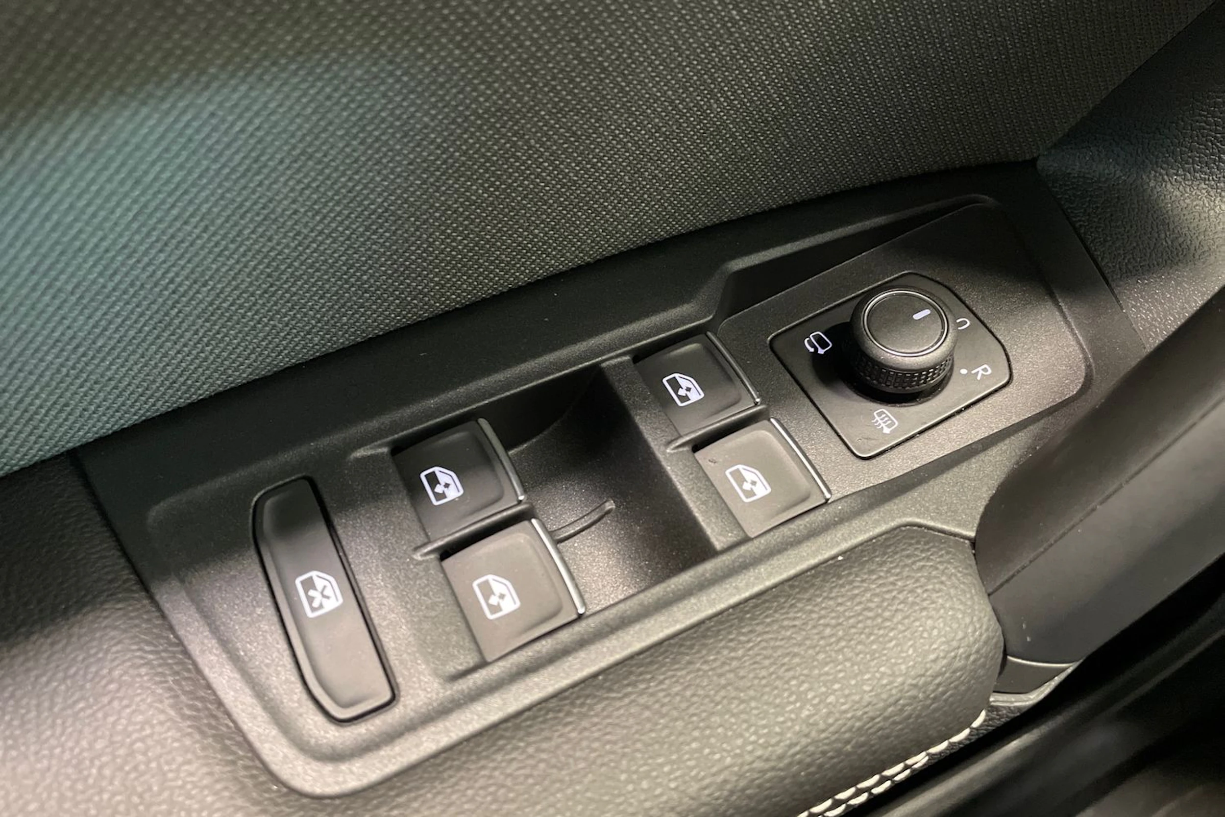 sininen SEAT Tarraco 2023 kuva 28.