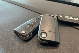 sininen SEAT Tarraco 2023 kuva 33.