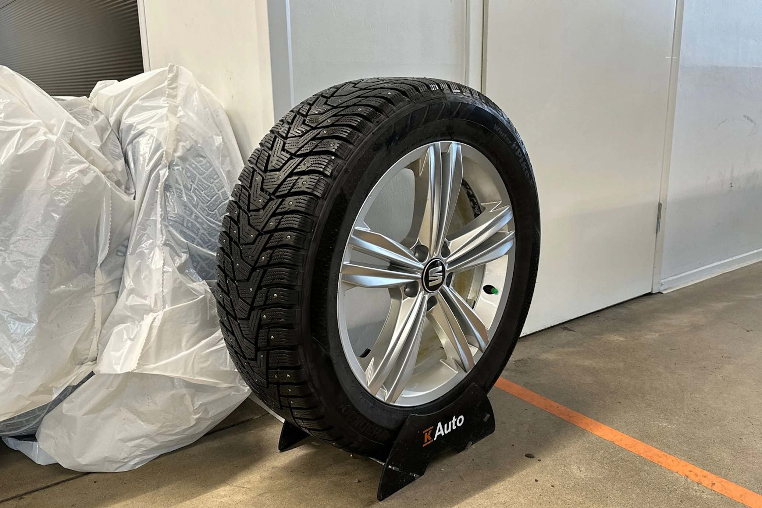 harmaa SEAT Tarraco 2023 kuva 13.