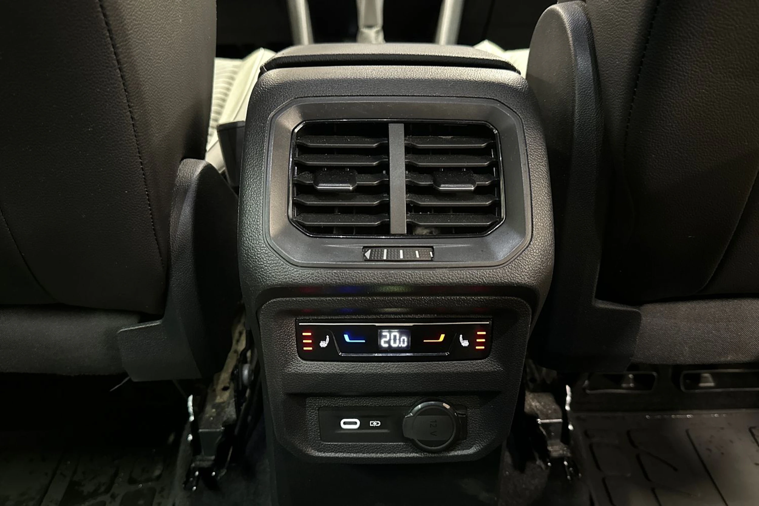 harmaa SEAT Tarraco 2023 kuva 16.