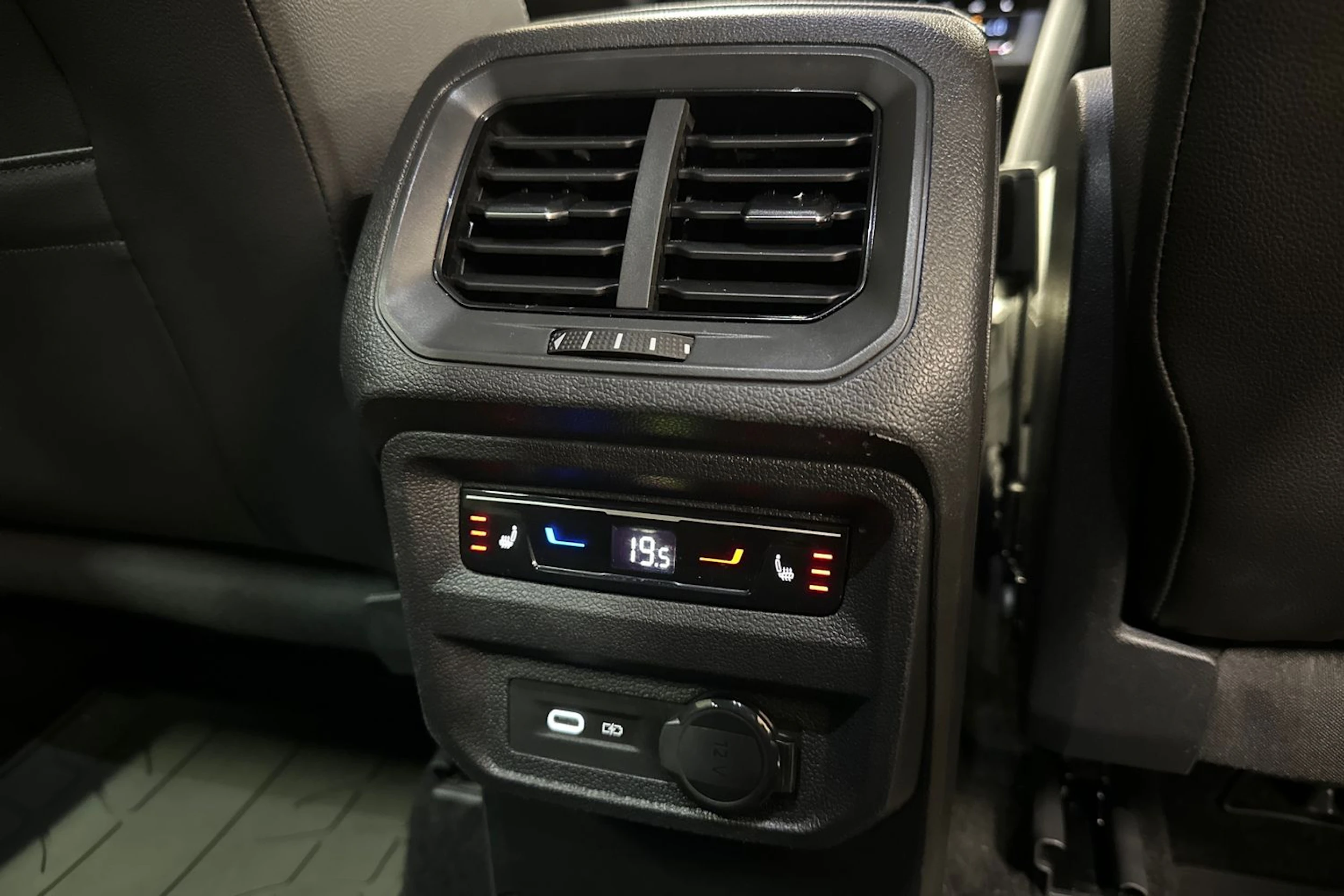 harmaa SEAT Tarraco 2023 kuva 12.