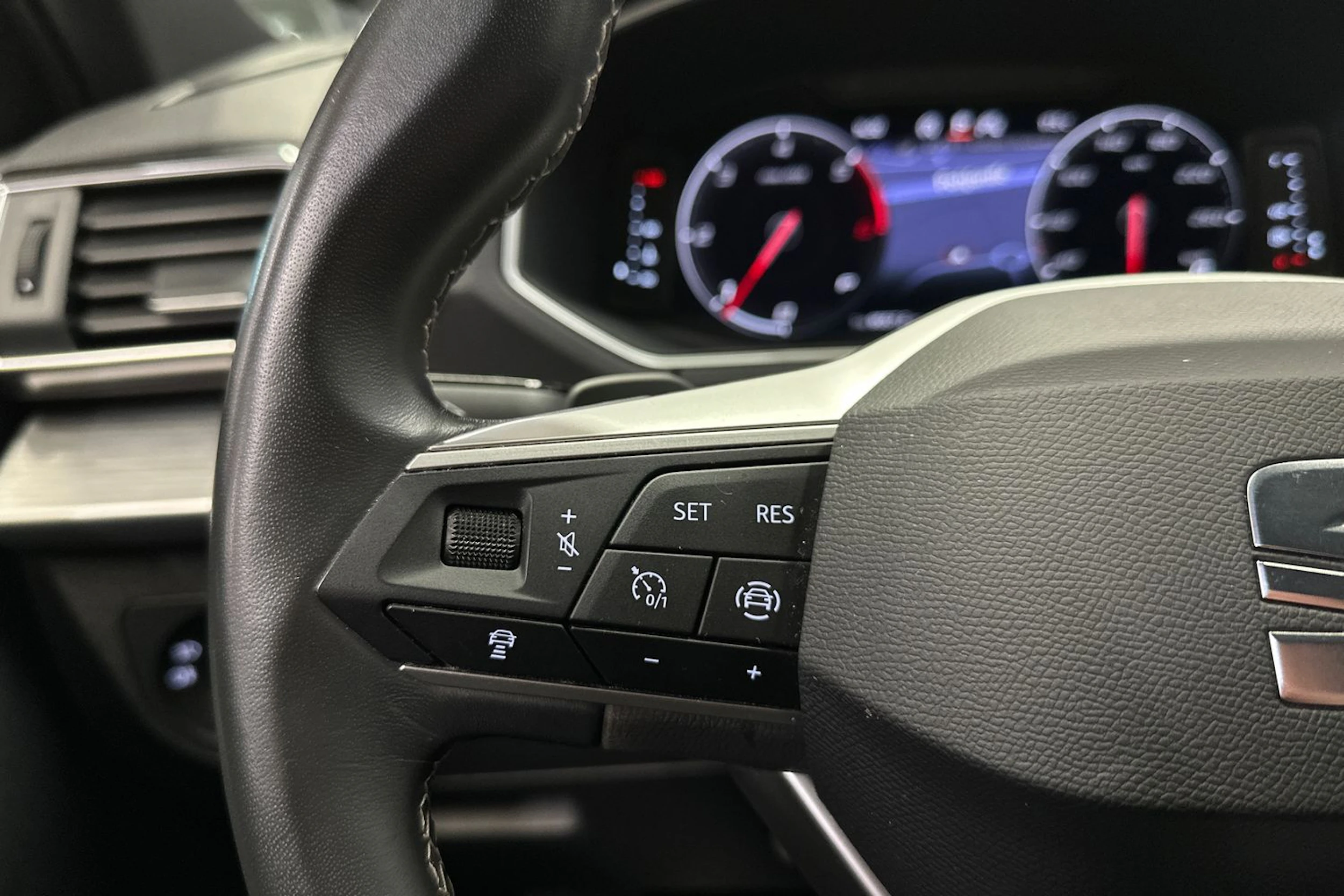 harmaa SEAT Tarraco 2023 kuva 22.