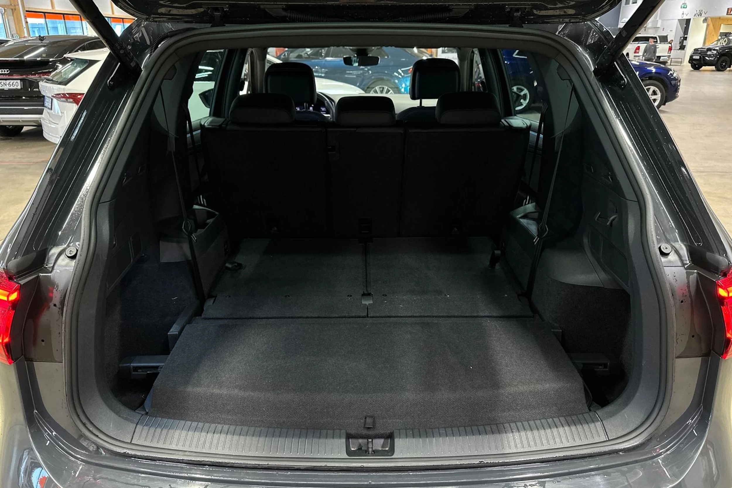 harmaa SEAT Tarraco 2023 kuva 27.