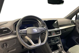 sininen SEAT Tarraco 2023 kuva 8.