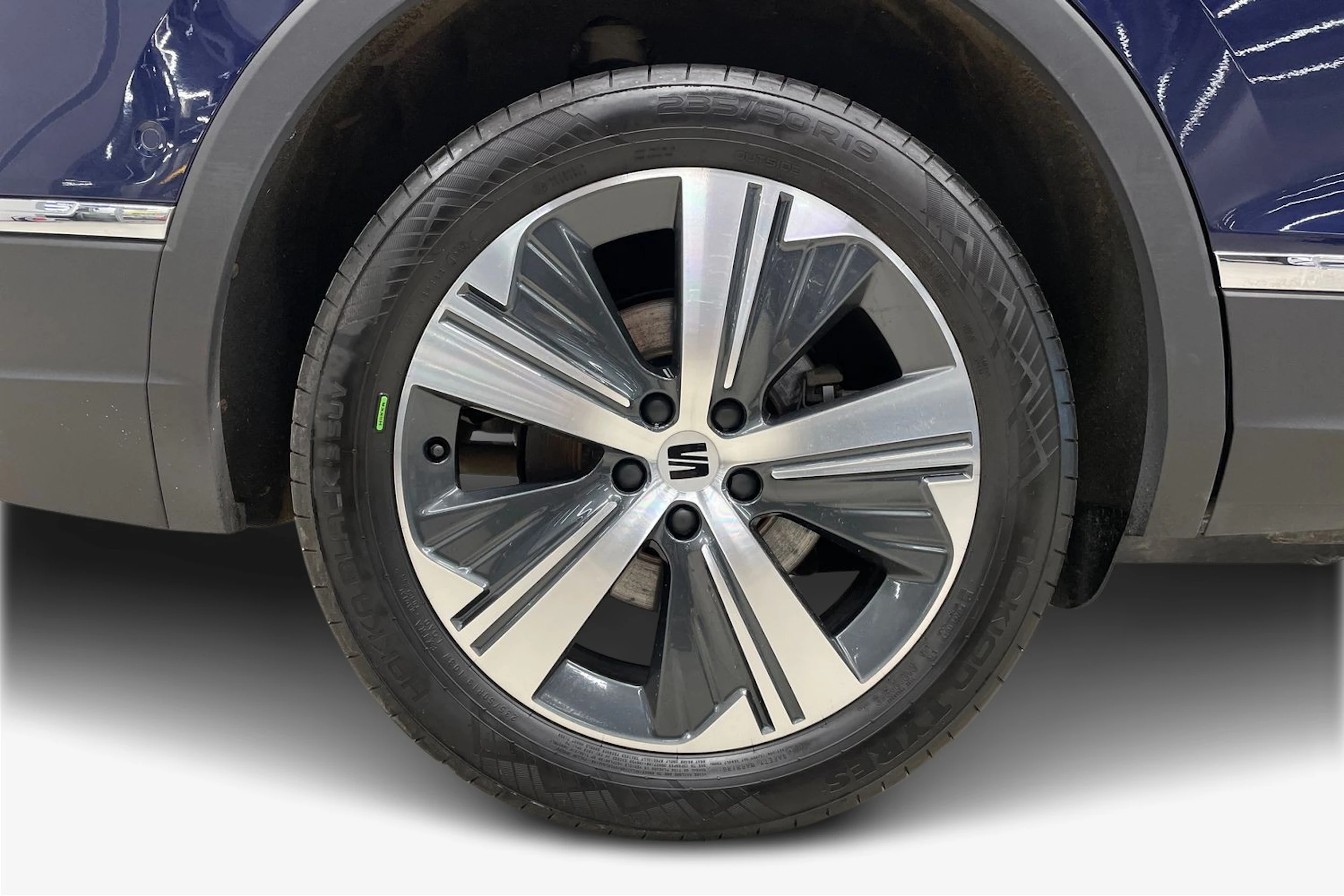sininen SEAT Tarraco 2023 kuva 12.
