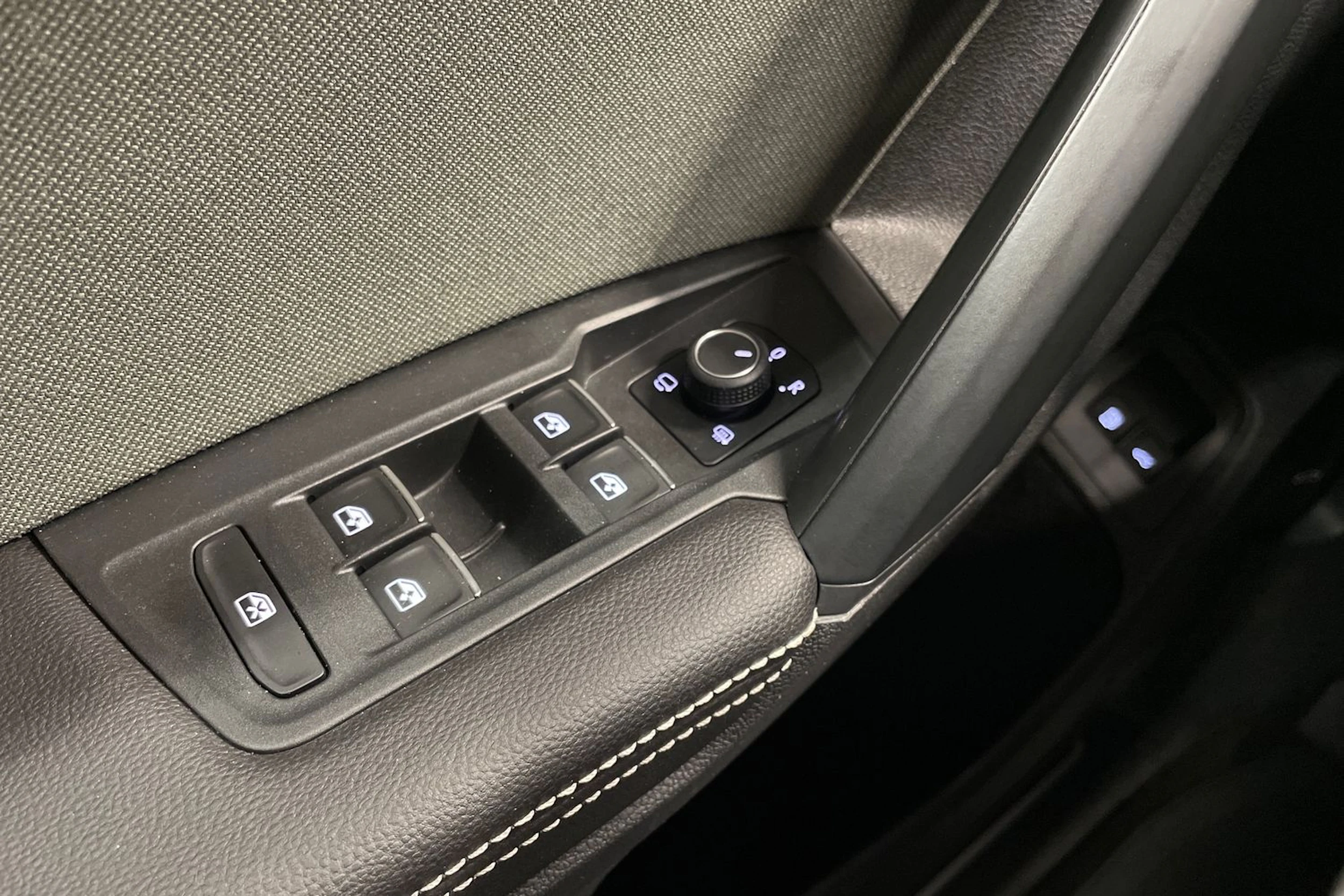 sininen SEAT Tarraco 2023 kuva 23.