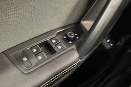 sininen SEAT Tarraco 2023 kuva 23.