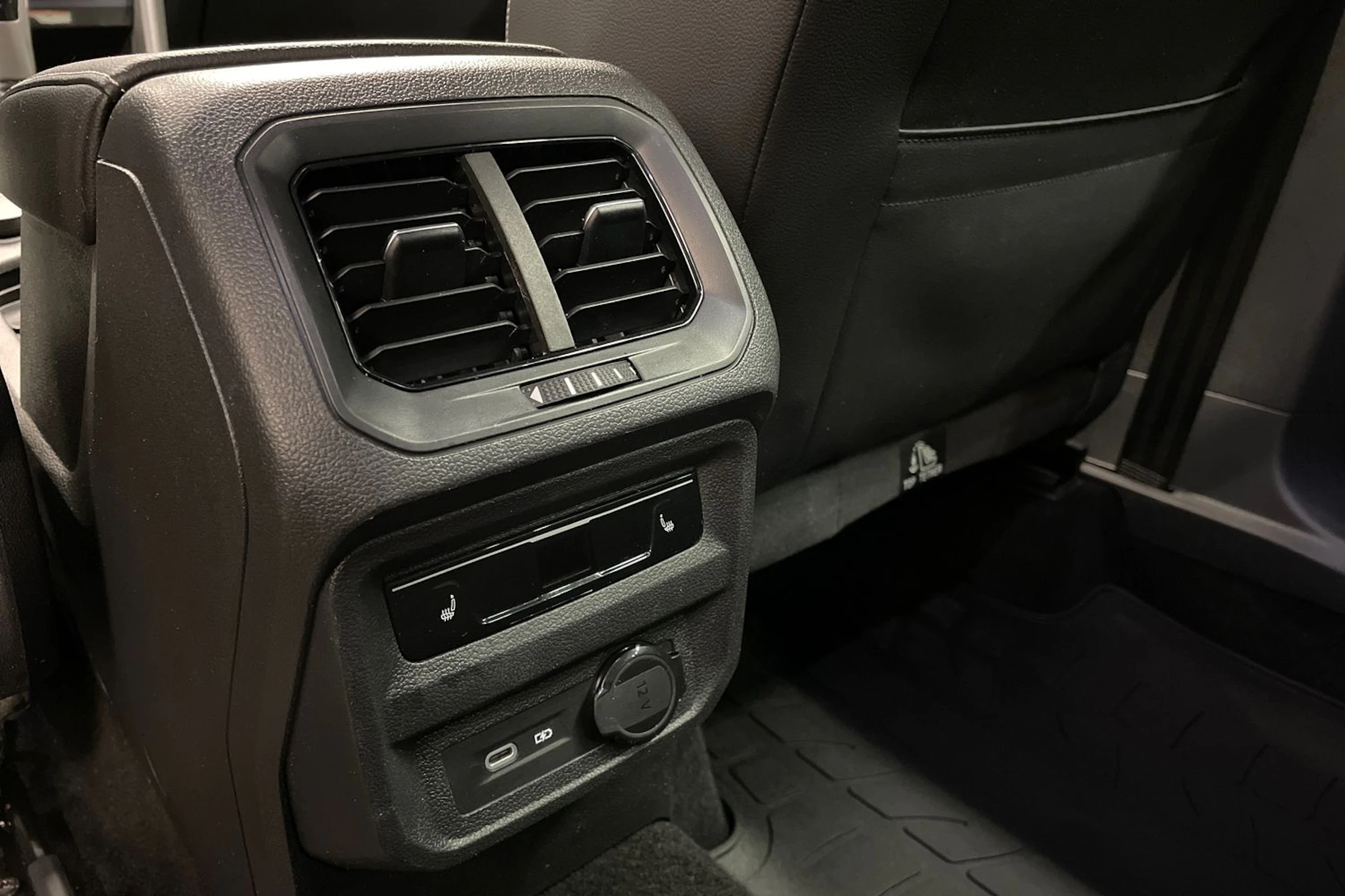 sininen SEAT Tarraco 2023 kuva 24.
