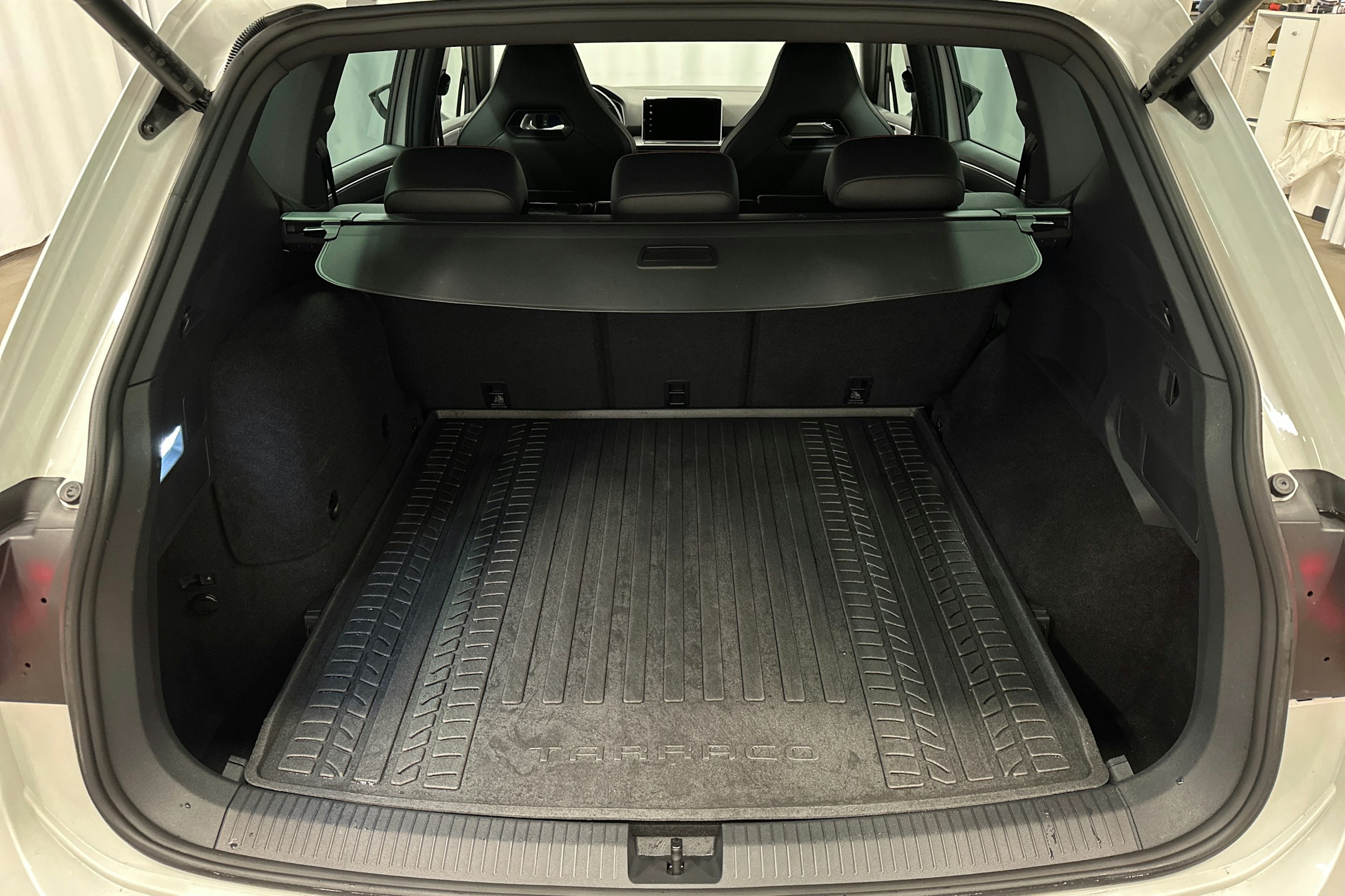valkoinen SEAT Tarraco 2023 kuva 14.