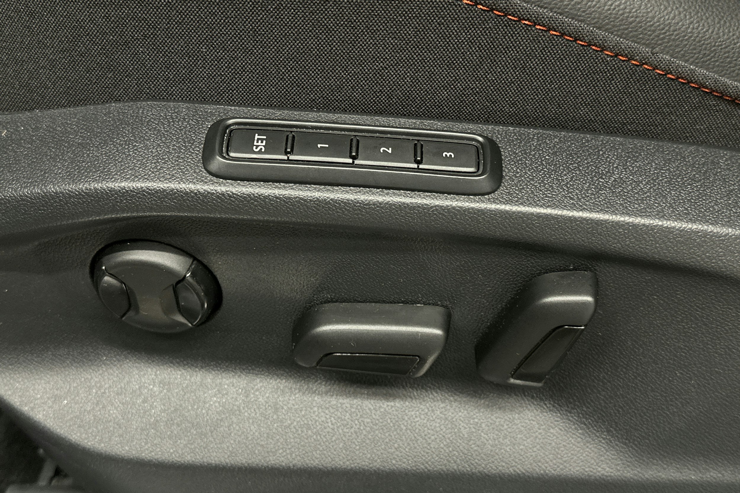 valkoinen SEAT Tarraco 2023 kuva 19.