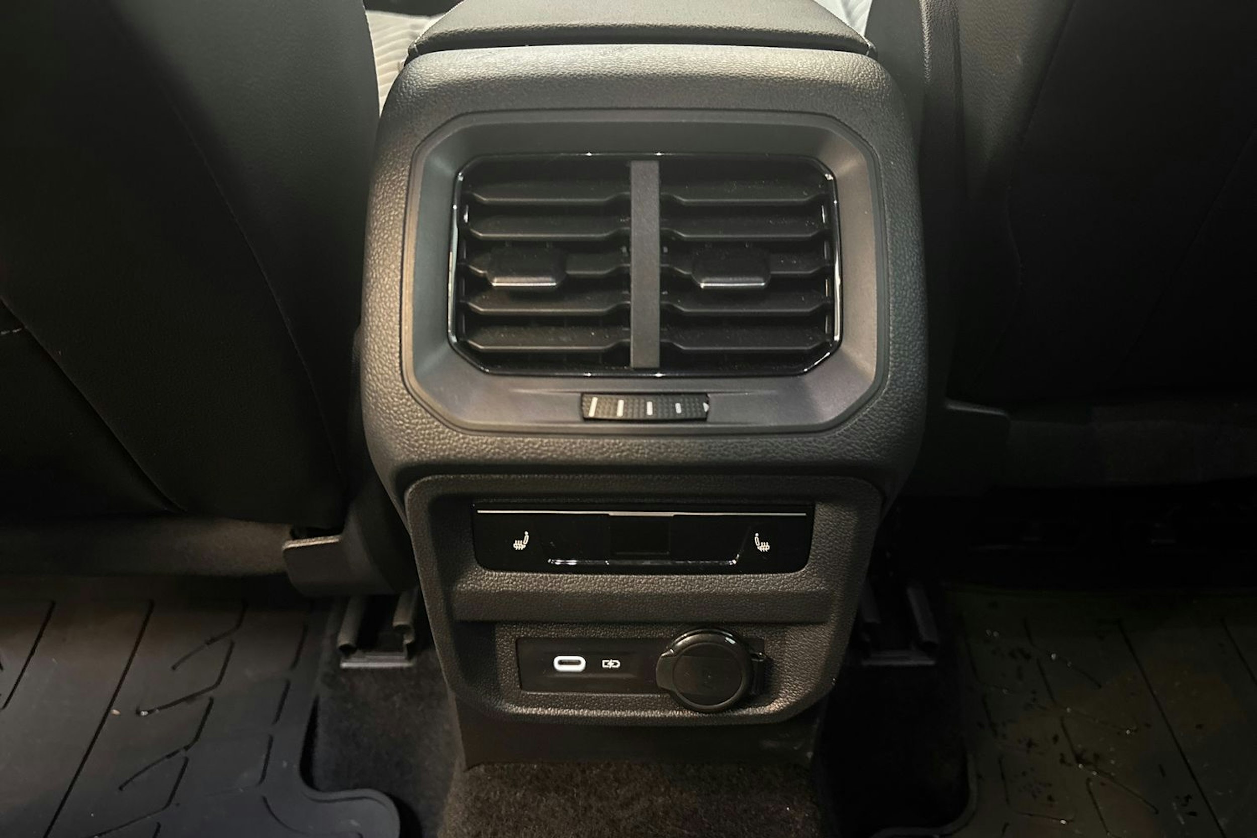 musta SEAT Tarraco 2023 kuva 15.