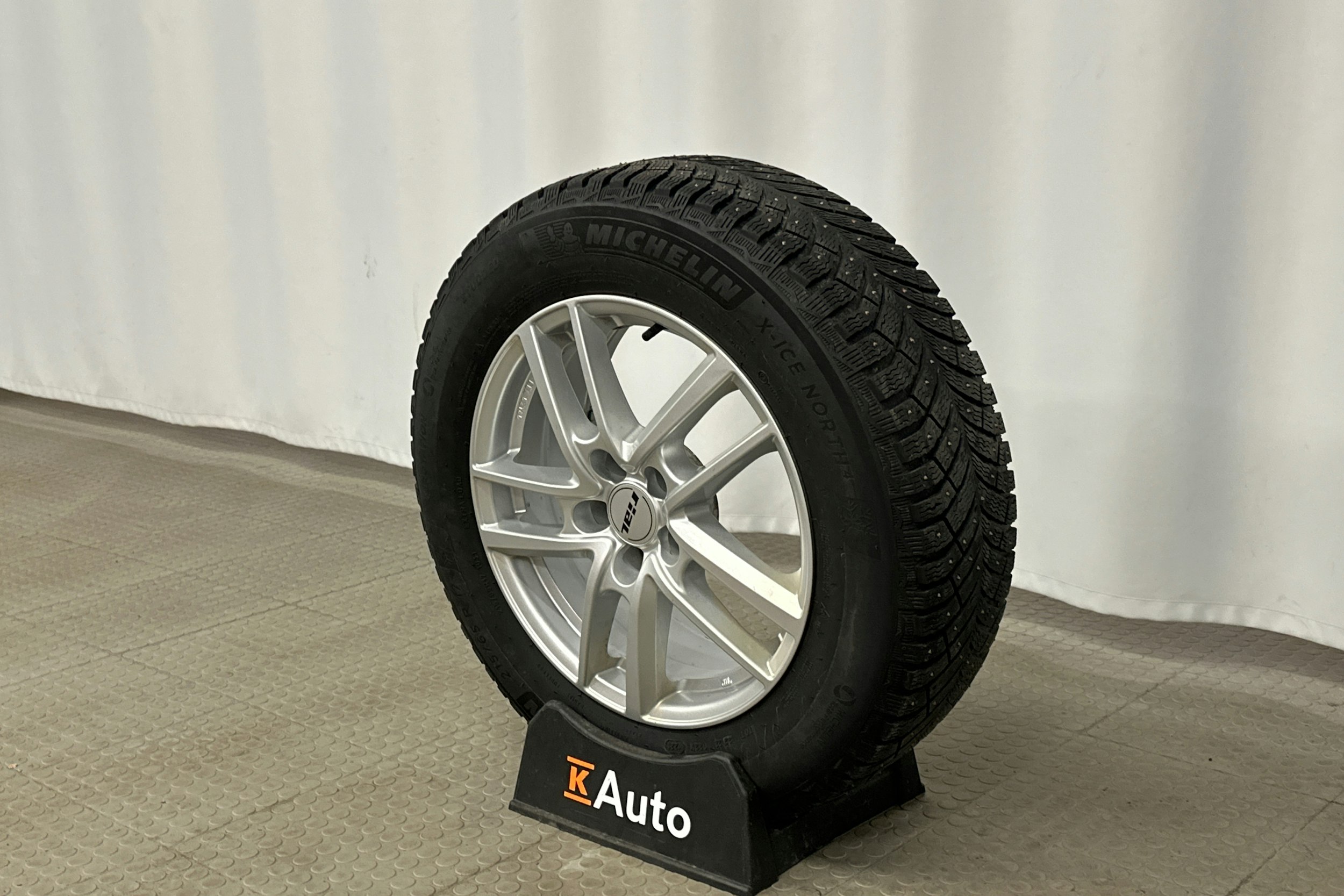 punainen SEAT Tarraco 2023 kuva 13.