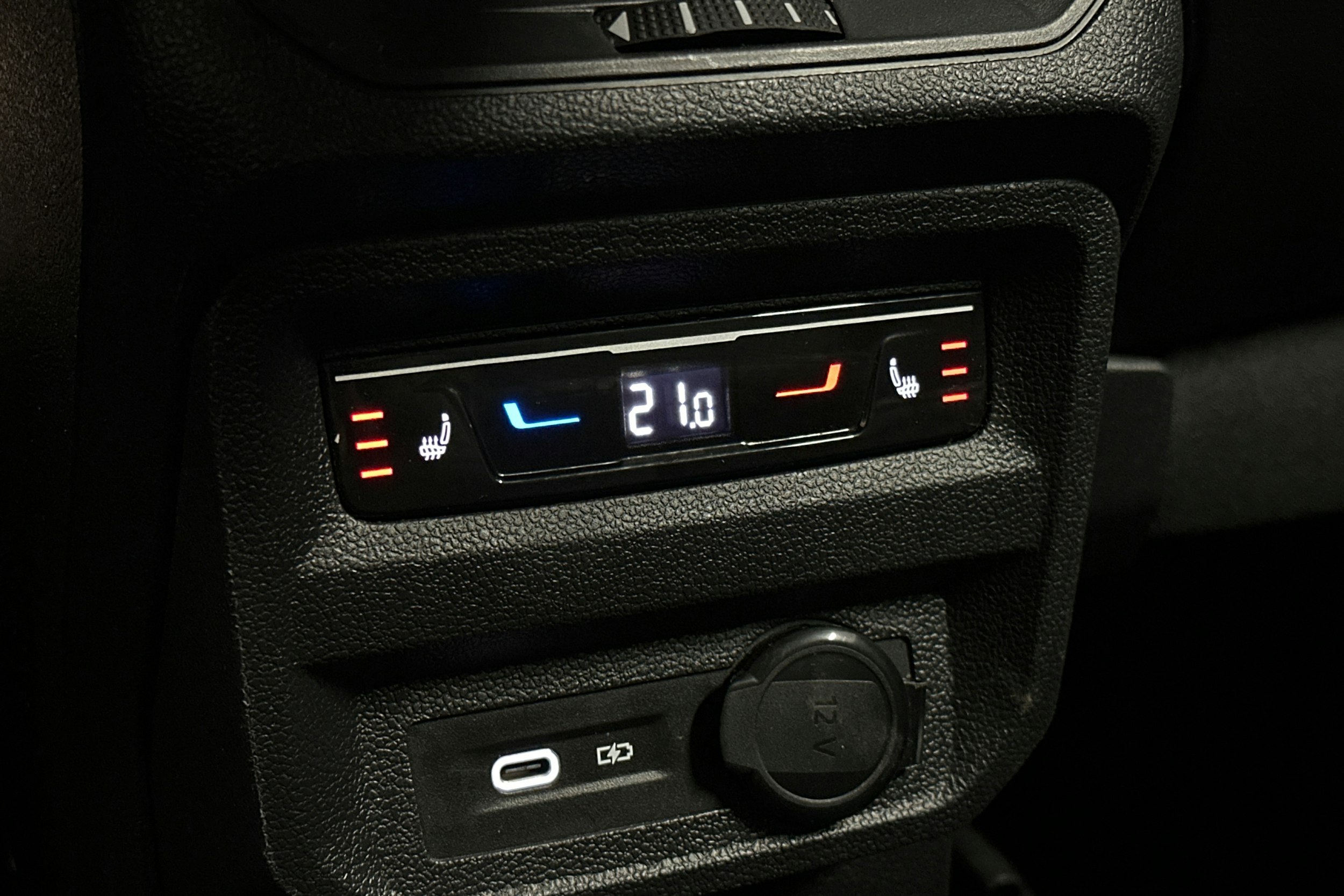 punainen SEAT Tarraco 2023 kuva 21.