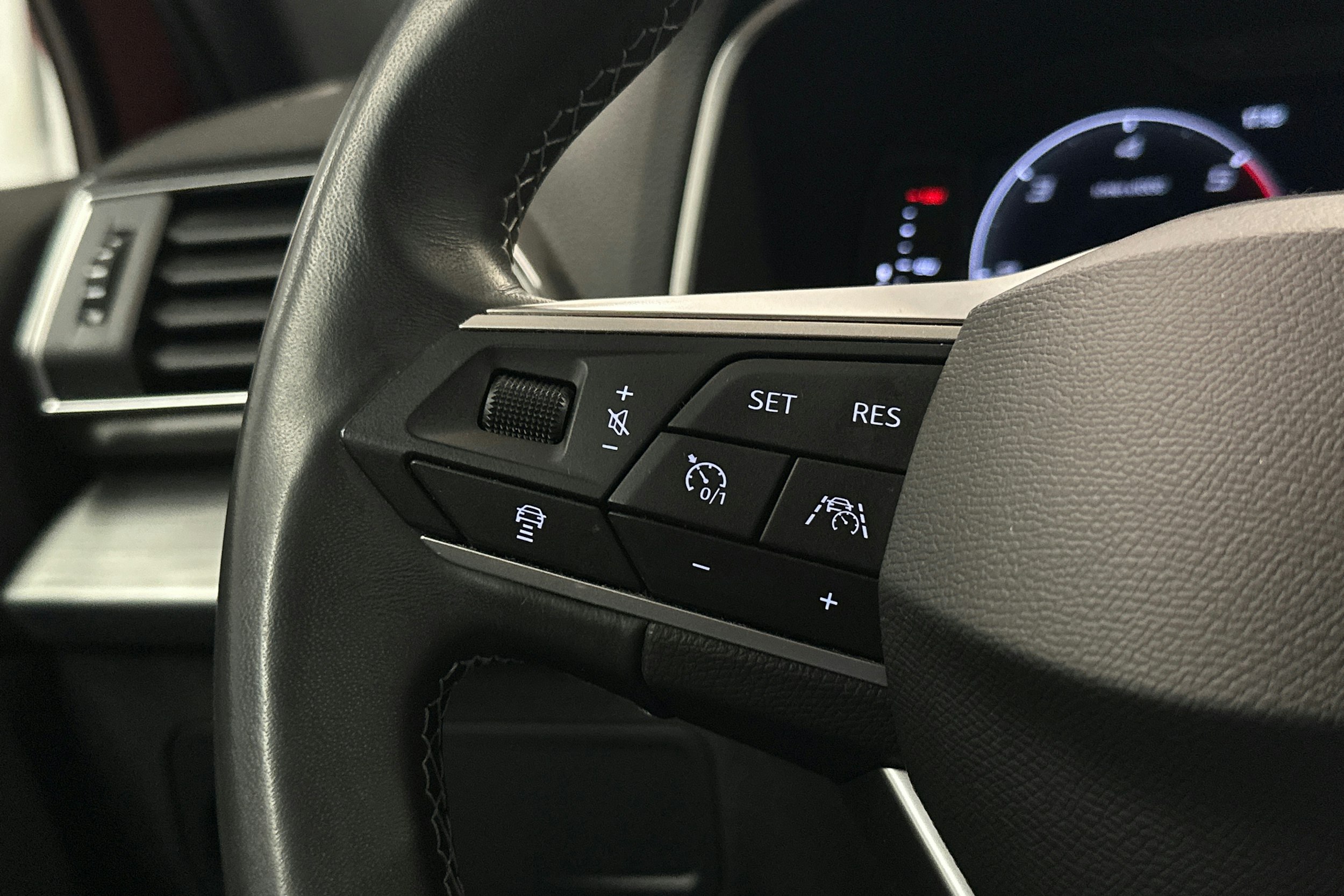 punainen SEAT Tarraco 2023 kuva 23.
