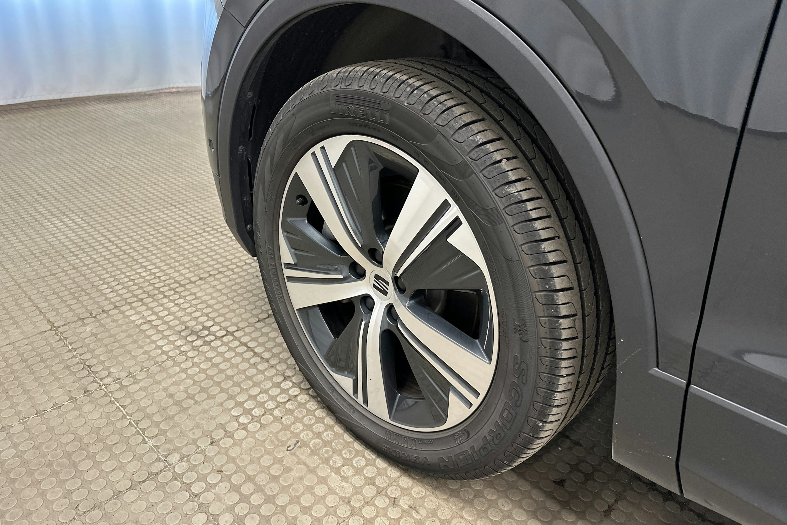 harmaa SEAT Tarraco 2024 kuva 9.