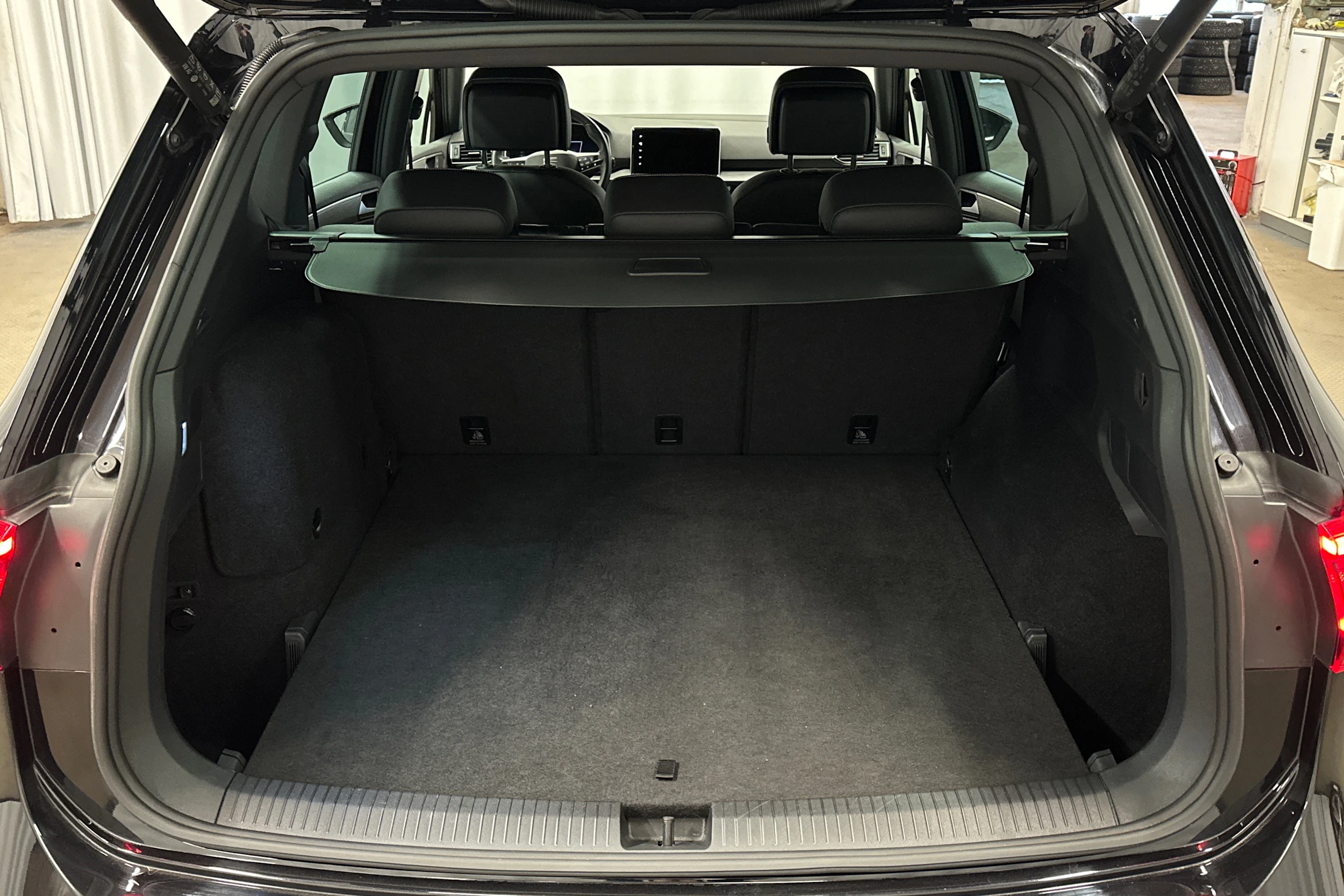 musta SEAT Tarraco 2025 kuva 11.