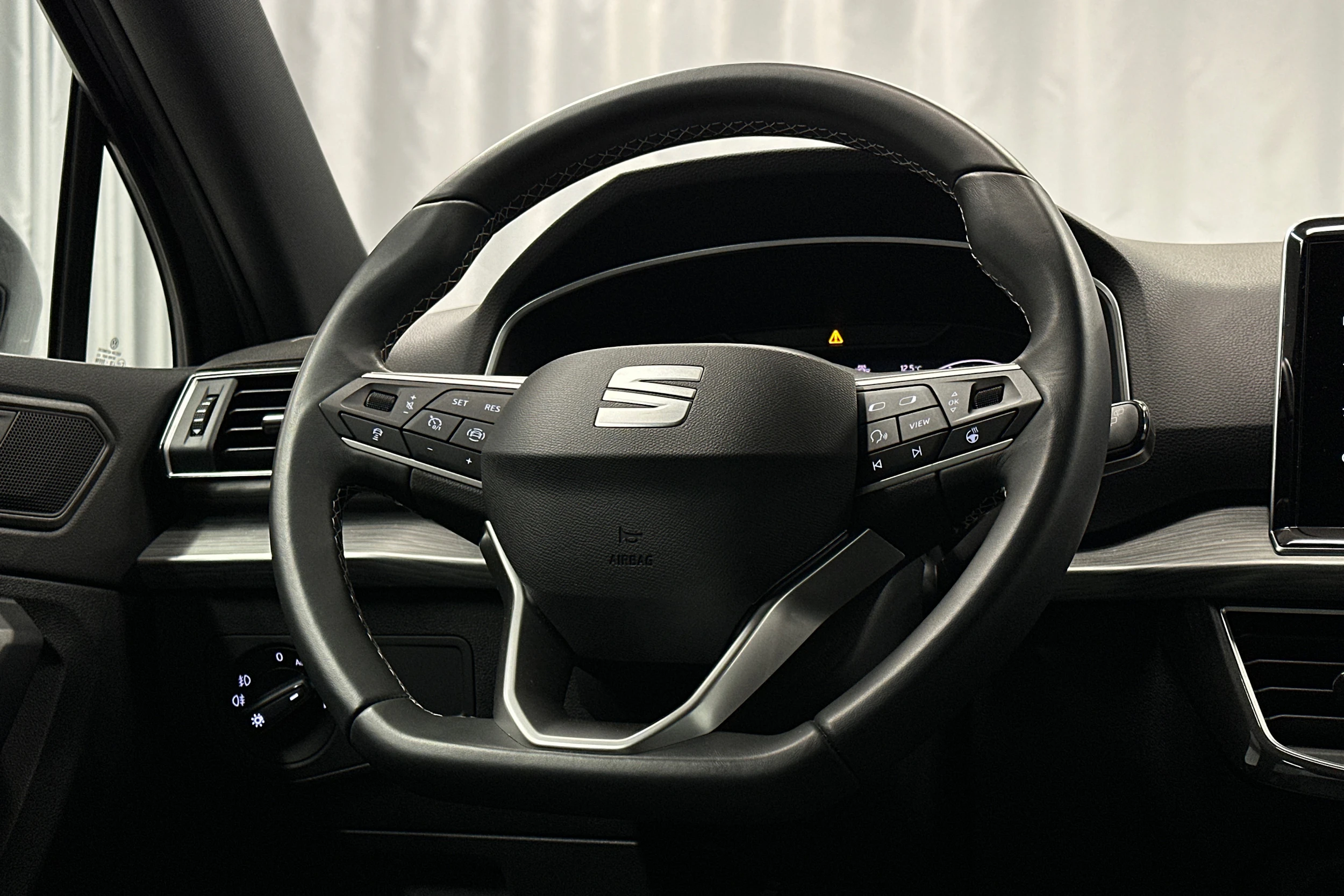 musta SEAT Tarraco 2025 kuva 16.