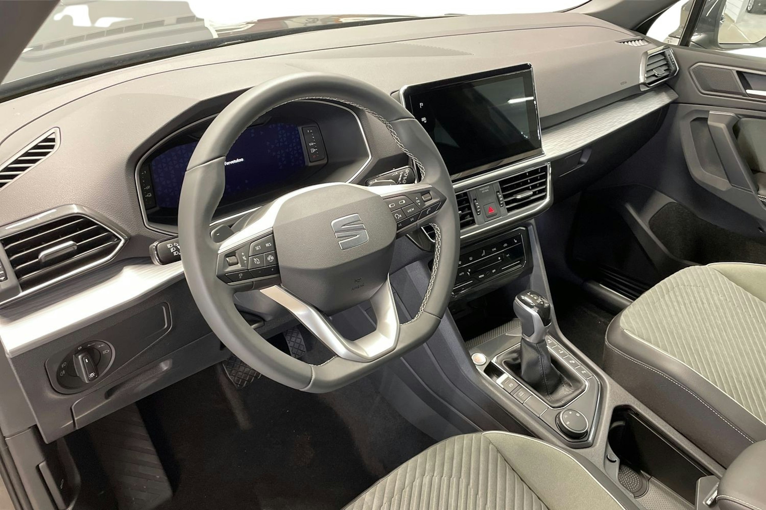 harmaa SEAT Tarraco 2025 kuva 6.