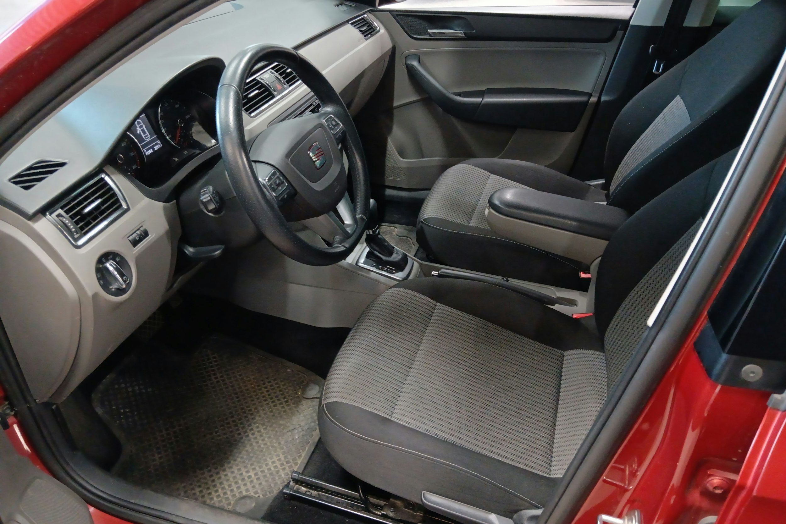 Punainen SEAT TOLEDO 2014 kuva 3.