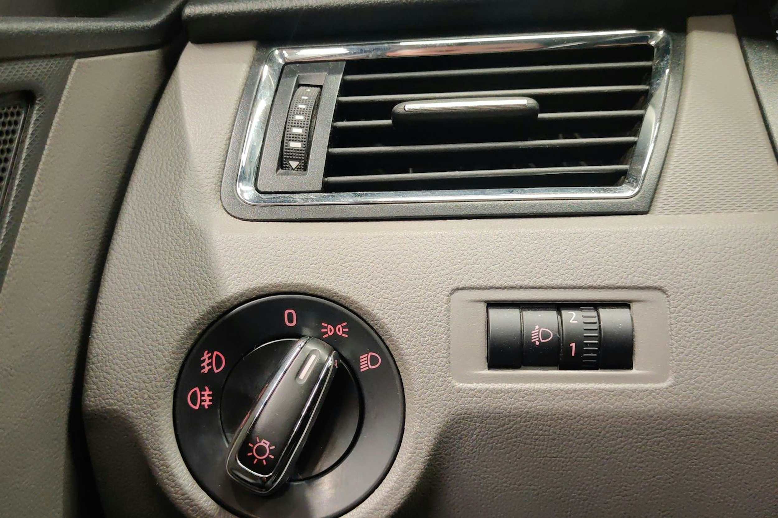 Punainen SEAT TOLEDO 2014 kuva 22.